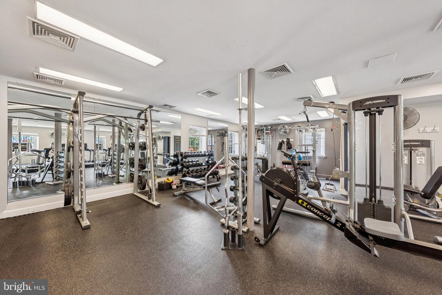 4089 S FOUR MILE RUN DR #203, ARLINGTON, Virginia 22204, 2 Bedrooms Bedrooms, ,2 BathroomsBathrooms,Residential,For sale,4089 S FOUR MILE RUN DR #203,VAAR2058108 MLS # VAAR2058108