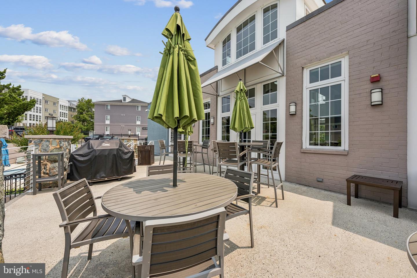 4089 S FOUR MILE RUN DR #203, ARLINGTON, Virginia 22204, 2 Bedrooms Bedrooms, ,2 BathroomsBathrooms,Residential,For sale,4089 S FOUR MILE RUN DR #203,VAAR2058108 MLS # VAAR2058108
