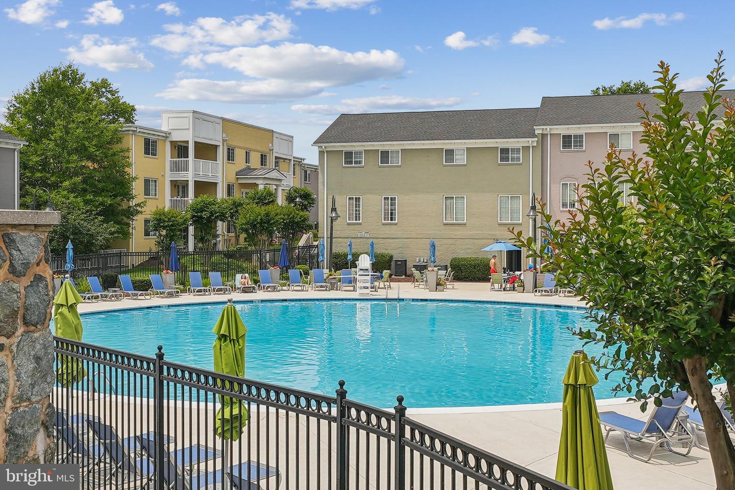 4089 S FOUR MILE RUN DR #203, ARLINGTON, Virginia 22204, 2 Bedrooms Bedrooms, ,2 BathroomsBathrooms,Residential,For sale,4089 S FOUR MILE RUN DR #203,VAAR2058108 MLS # VAAR2058108