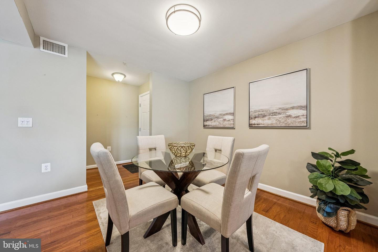 4089 S FOUR MILE RUN DR #203, ARLINGTON, Virginia 22204, 2 Bedrooms Bedrooms, ,2 BathroomsBathrooms,Residential,For sale,4089 S FOUR MILE RUN DR #203,VAAR2058108 MLS # VAAR2058108