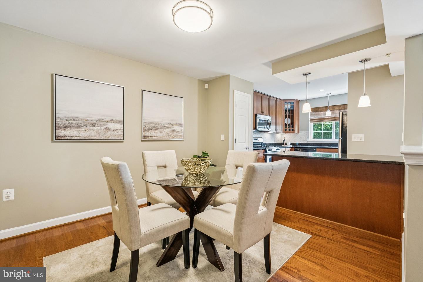 4089 S FOUR MILE RUN DR #203, ARLINGTON, Virginia 22204, 2 Bedrooms Bedrooms, ,2 BathroomsBathrooms,Residential,For sale,4089 S FOUR MILE RUN DR #203,VAAR2058108 MLS # VAAR2058108