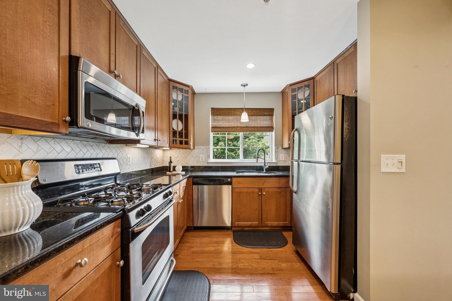 4089 S FOUR MILE RUN DR #203, ARLINGTON, Virginia 22204, 2 Bedrooms Bedrooms, ,2 BathroomsBathrooms,Residential,For sale,4089 S FOUR MILE RUN DR #203,VAAR2058108 MLS # VAAR2058108