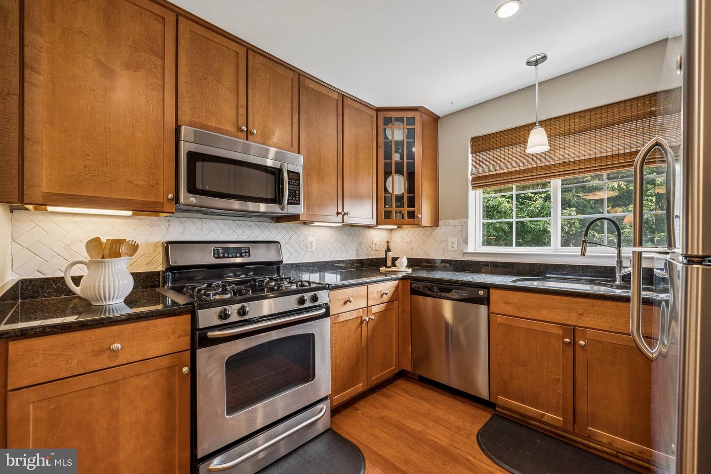 4089 S FOUR MILE RUN DR #203, ARLINGTON, Virginia 22204, 2 Bedrooms Bedrooms, ,2 BathroomsBathrooms,Residential,For sale,4089 S FOUR MILE RUN DR #203,VAAR2058108 MLS # VAAR2058108