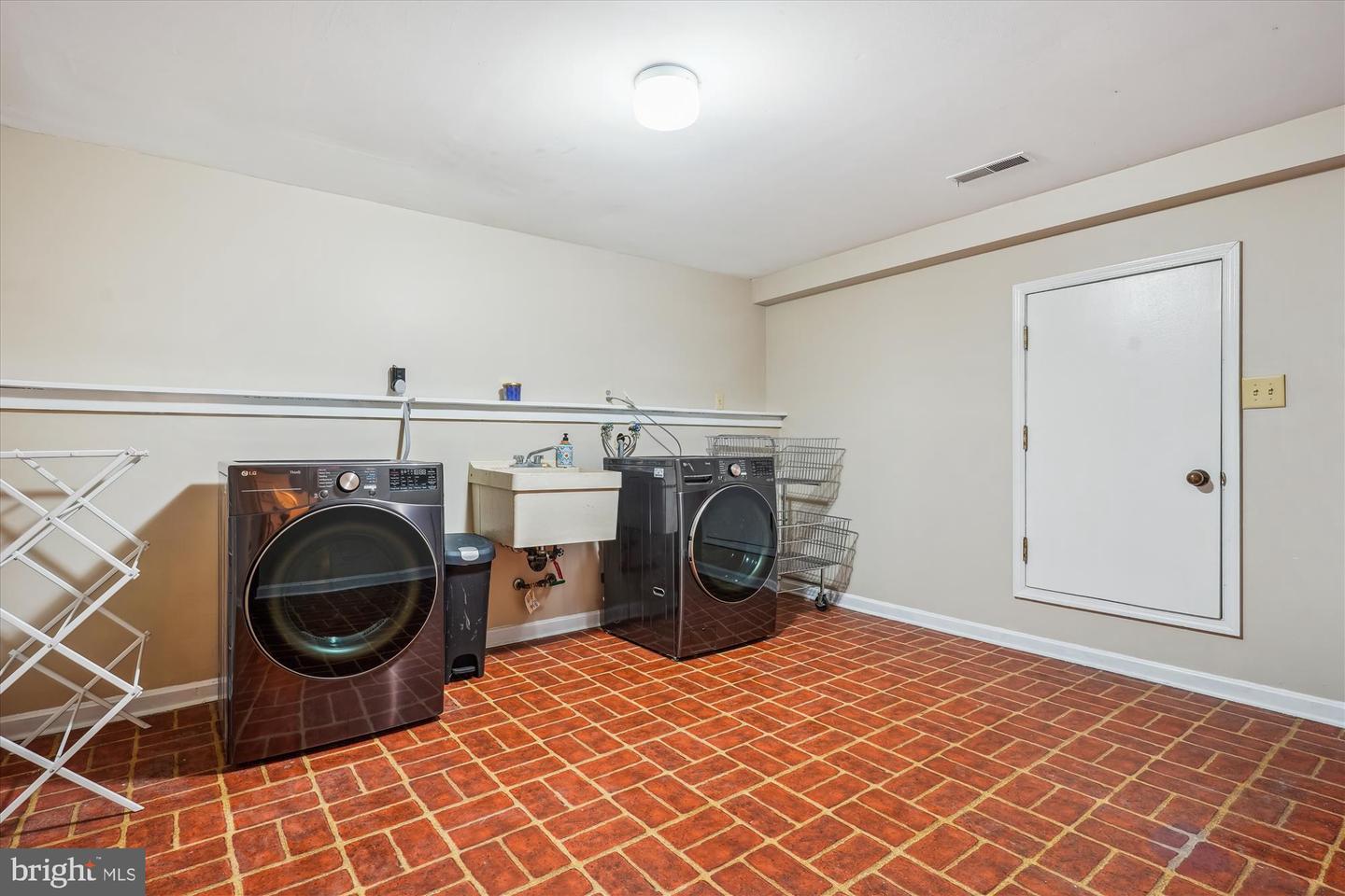 4499 LARCHMONT CT, DUMFRIES, Virginia 22025, 4 Bedrooms Bedrooms, ,3 BathroomsBathrooms,Residential,For sale,4499 LARCHMONT CT,VAPW2095474 MLS # VAPW2095474