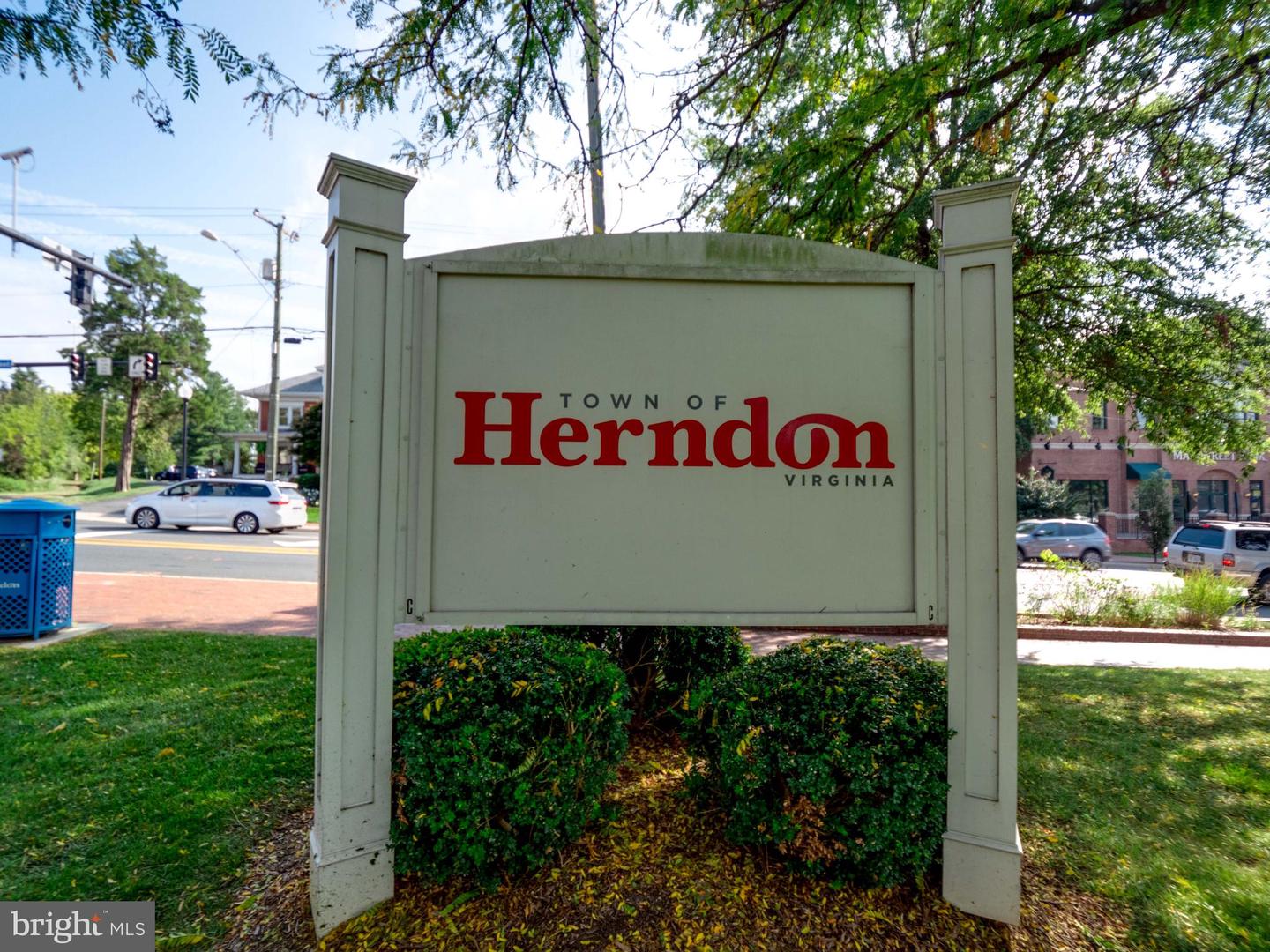 12015 MEADOWVILLE CT, HERNDON, Virginia 20170, 5 Bedrooms Bedrooms, ,3 BathroomsBathrooms,Residential,For sale,12015 MEADOWVILLE CT,VAFX2242940 MLS # VAFX2242940