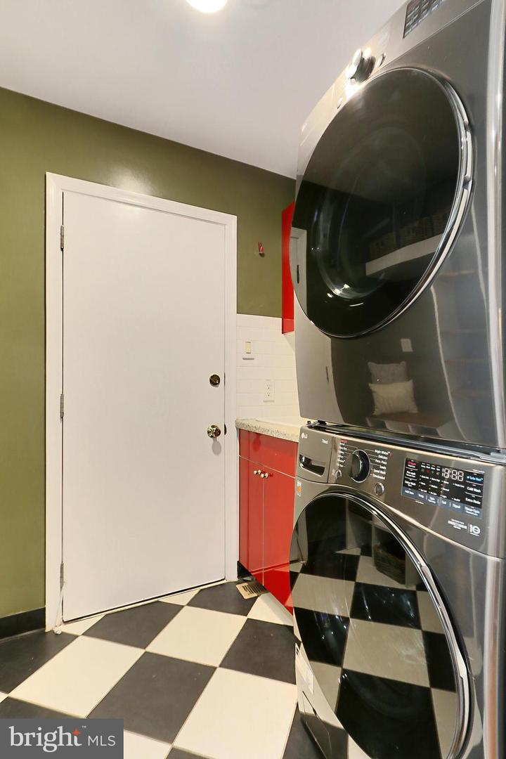9200 DOROTHY LN, SPRINGFIELD, Virginia 22153, 5 Bedrooms Bedrooms, ,3 BathroomsBathrooms,Residential,For sale,9200 DOROTHY LN,VAFX2242992 MLS # VAFX2242992