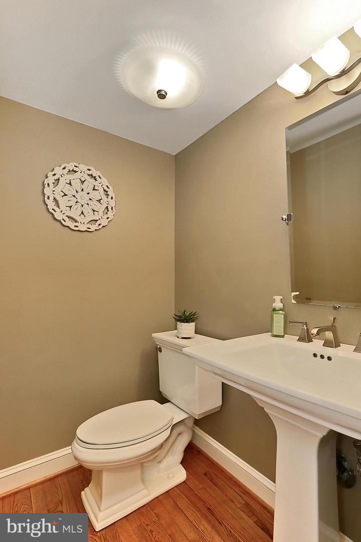 9200 DOROTHY LN, SPRINGFIELD, Virginia 22153, 5 Bedrooms Bedrooms, ,3 BathroomsBathrooms,Residential,For sale,9200 DOROTHY LN,VAFX2242992 MLS # VAFX2242992