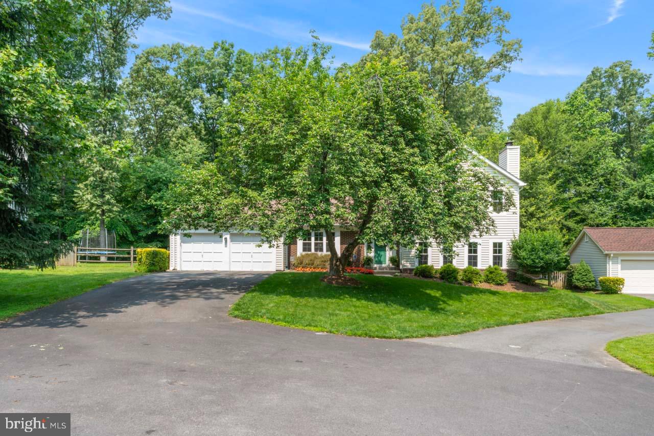 5911 OAK LEATHER DR, BURKE, Virginia 22015, 4 Bedrooms Bedrooms, ,2 BathroomsBathrooms,Residential,For sale,5911 OAK LEATHER DR,VAFX2243006 MLS # VAFX2243006
