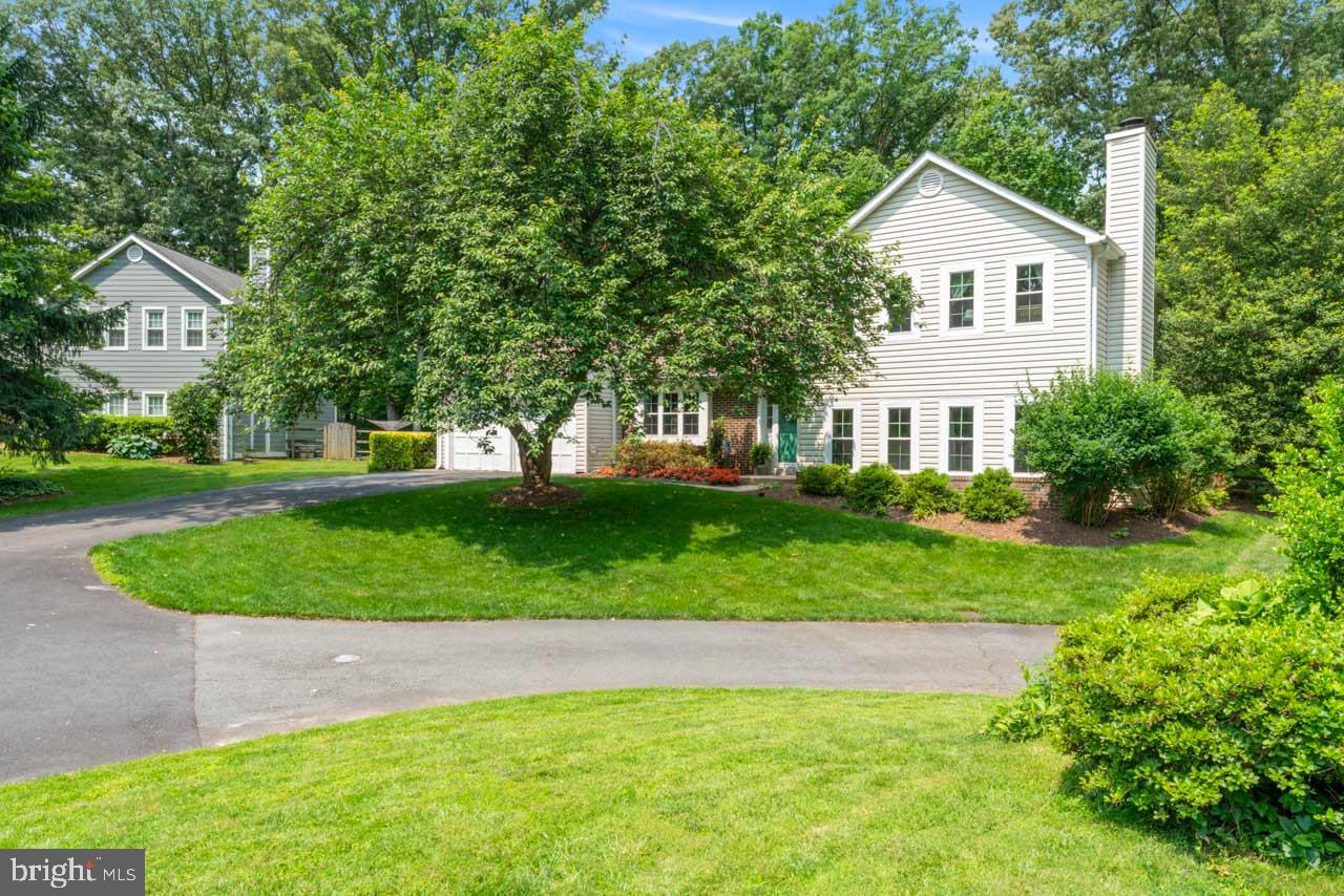 5911 OAK LEATHER DR, BURKE, Virginia 22015, 4 Bedrooms Bedrooms, ,2 BathroomsBathrooms,Residential,For sale,5911 OAK LEATHER DR,VAFX2243006 MLS # VAFX2243006