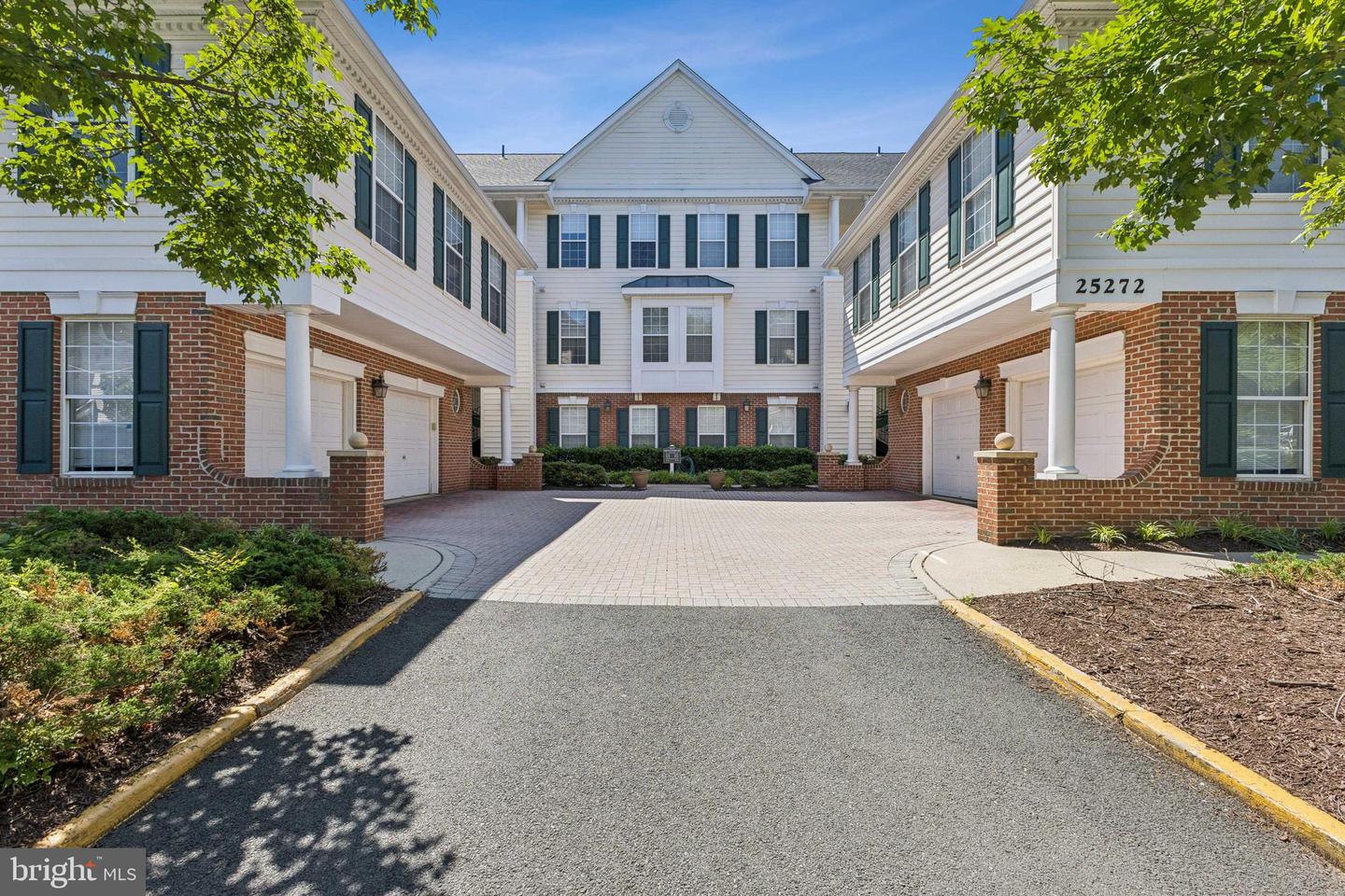 25272 RIFFLEFORD SQ #104, CHANTILLY, Virginia 20152, 2 Bedrooms Bedrooms, ,2 BathroomsBathrooms,Residential,For sale,25272 RIFFLEFORD SQ #104,VALO2097742 MLS # VALO2097742