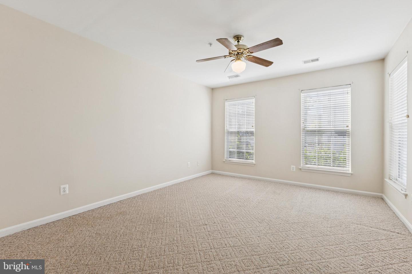 25272 RIFFLEFORD SQ #104, CHANTILLY, Virginia 20152, 2 Bedrooms Bedrooms, ,2 BathroomsBathrooms,Residential,For sale,25272 RIFFLEFORD SQ #104,VALO2097742 MLS # VALO2097742