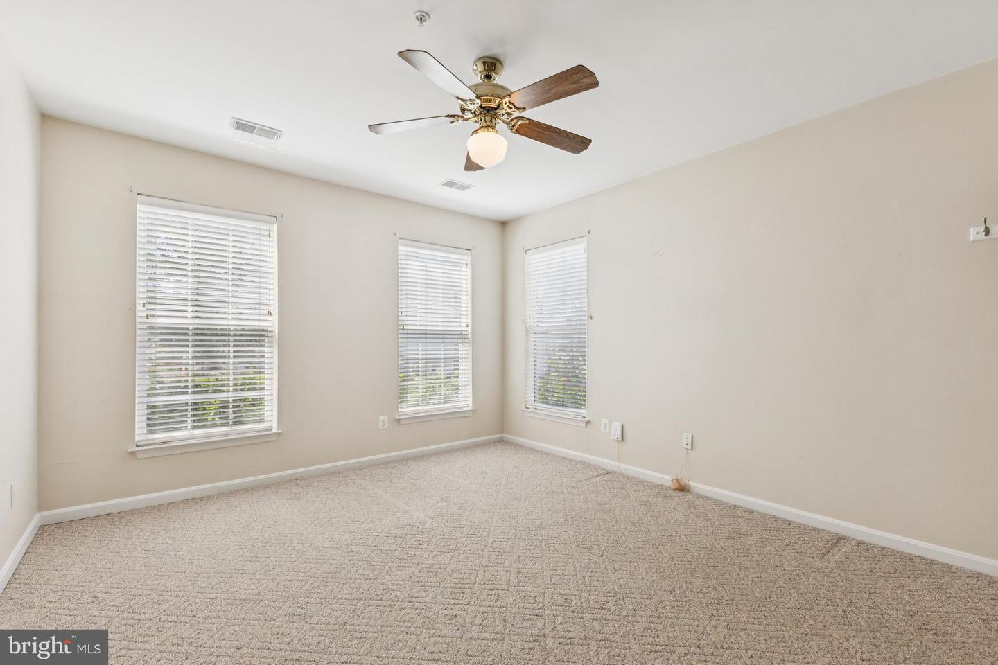 25272 RIFFLEFORD SQ #104, CHANTILLY, Virginia 20152, 2 Bedrooms Bedrooms, ,2 BathroomsBathrooms,Residential,For sale,25272 RIFFLEFORD SQ #104,VALO2097742 MLS # VALO2097742