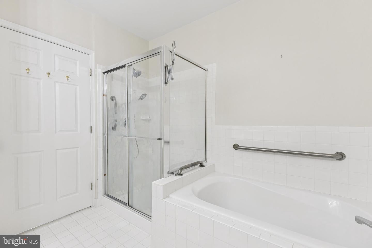 25272 RIFFLEFORD SQ #104, CHANTILLY, Virginia 20152, 2 Bedrooms Bedrooms, ,2 BathroomsBathrooms,Residential,For sale,25272 RIFFLEFORD SQ #104,VALO2097742 MLS # VALO2097742