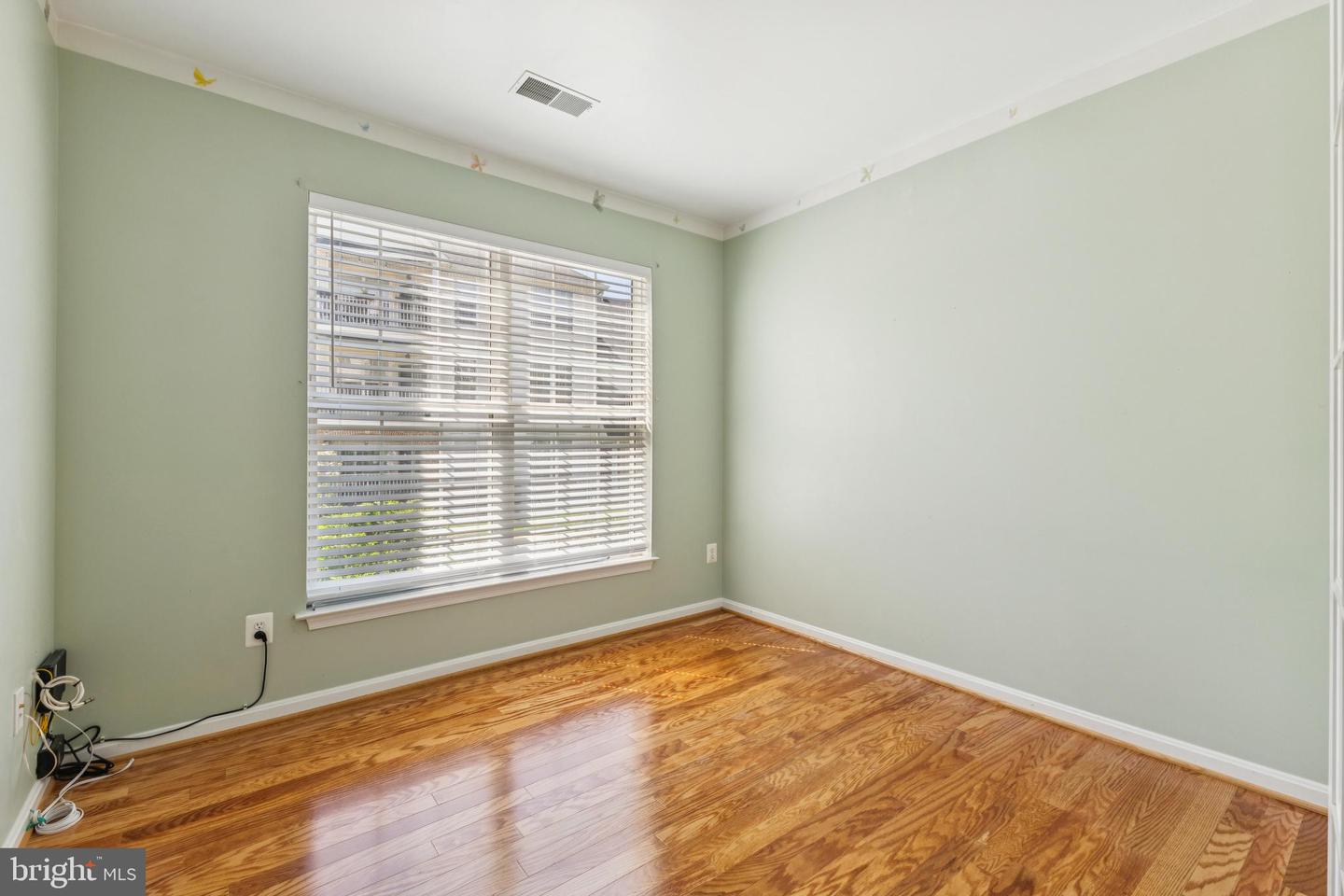 25272 RIFFLEFORD SQ #104, CHANTILLY, Virginia 20152, 2 Bedrooms Bedrooms, ,2 BathroomsBathrooms,Residential,For sale,25272 RIFFLEFORD SQ #104,VALO2097742 MLS # VALO2097742