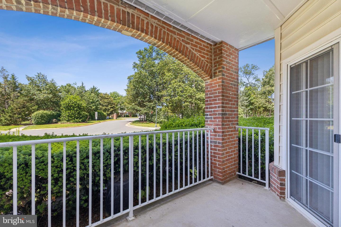 25272 RIFFLEFORD SQ #104, CHANTILLY, Virginia 20152, 2 Bedrooms Bedrooms, ,2 BathroomsBathrooms,Residential,For sale,25272 RIFFLEFORD SQ #104,VALO2097742 MLS # VALO2097742