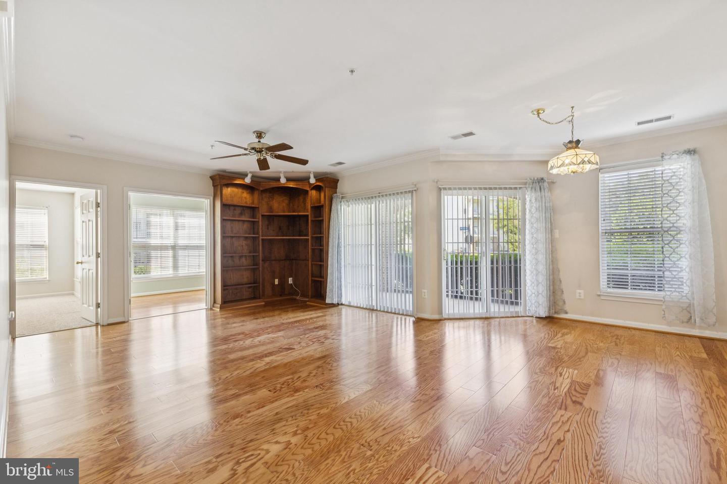 25272 RIFFLEFORD SQ #104, CHANTILLY, Virginia 20152, 2 Bedrooms Bedrooms, ,2 BathroomsBathrooms,Residential,For sale,25272 RIFFLEFORD SQ #104,VALO2097742 MLS # VALO2097742