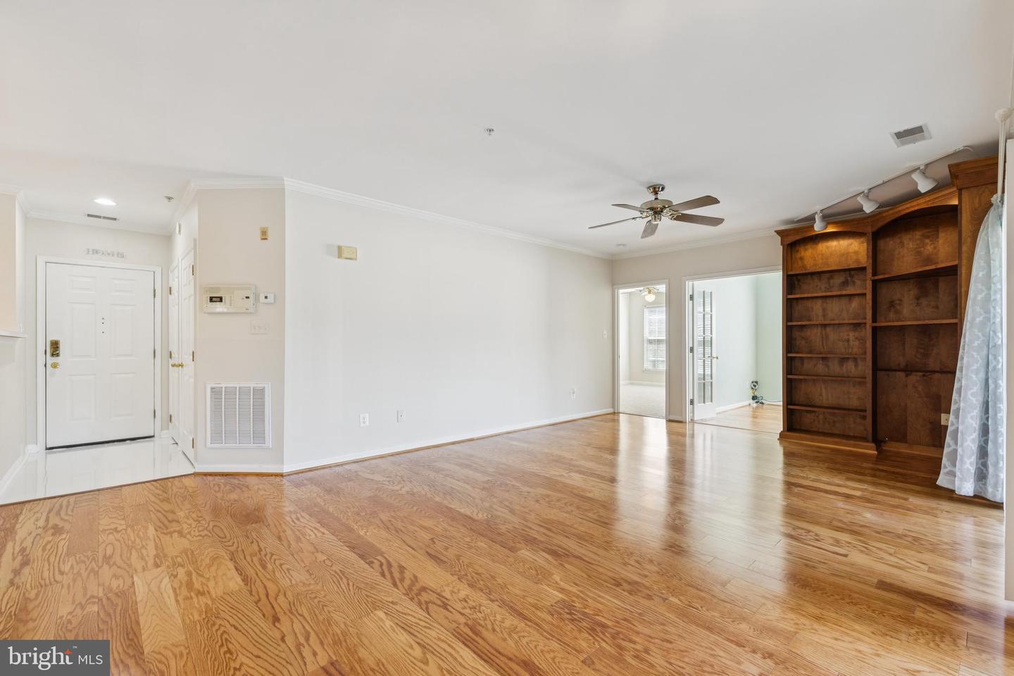 25272 RIFFLEFORD SQ #104, CHANTILLY, Virginia 20152, 2 Bedrooms Bedrooms, ,2 BathroomsBathrooms,Residential,For sale,25272 RIFFLEFORD SQ #104,VALO2097742 MLS # VALO2097742