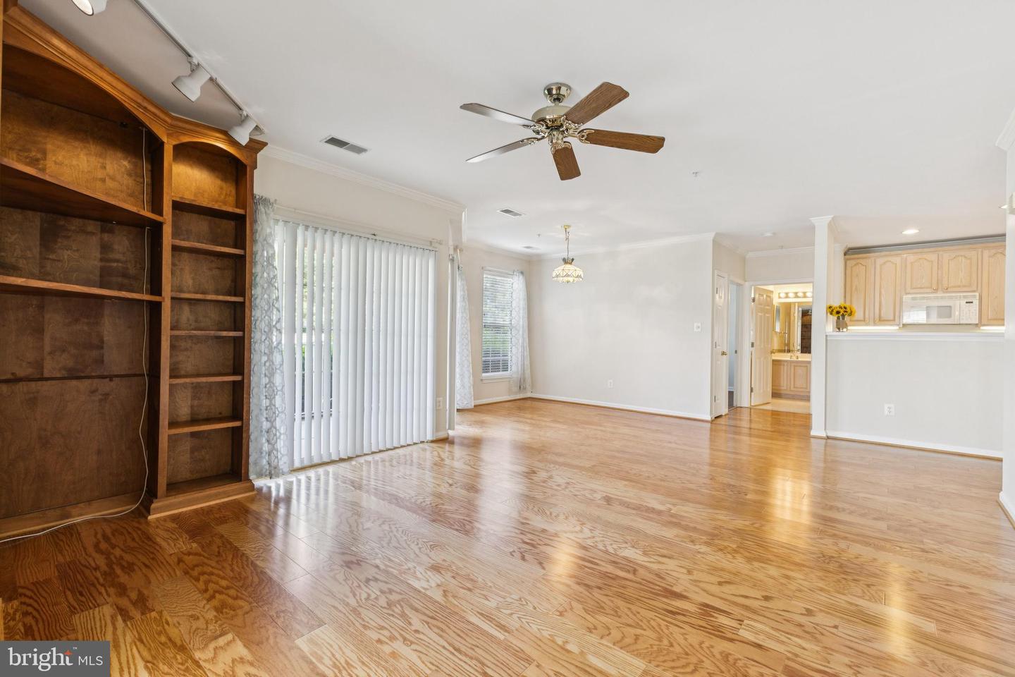 25272 RIFFLEFORD SQ #104, CHANTILLY, Virginia 20152, 2 Bedrooms Bedrooms, ,2 BathroomsBathrooms,Residential,For sale,25272 RIFFLEFORD SQ #104,VALO2097742 MLS # VALO2097742