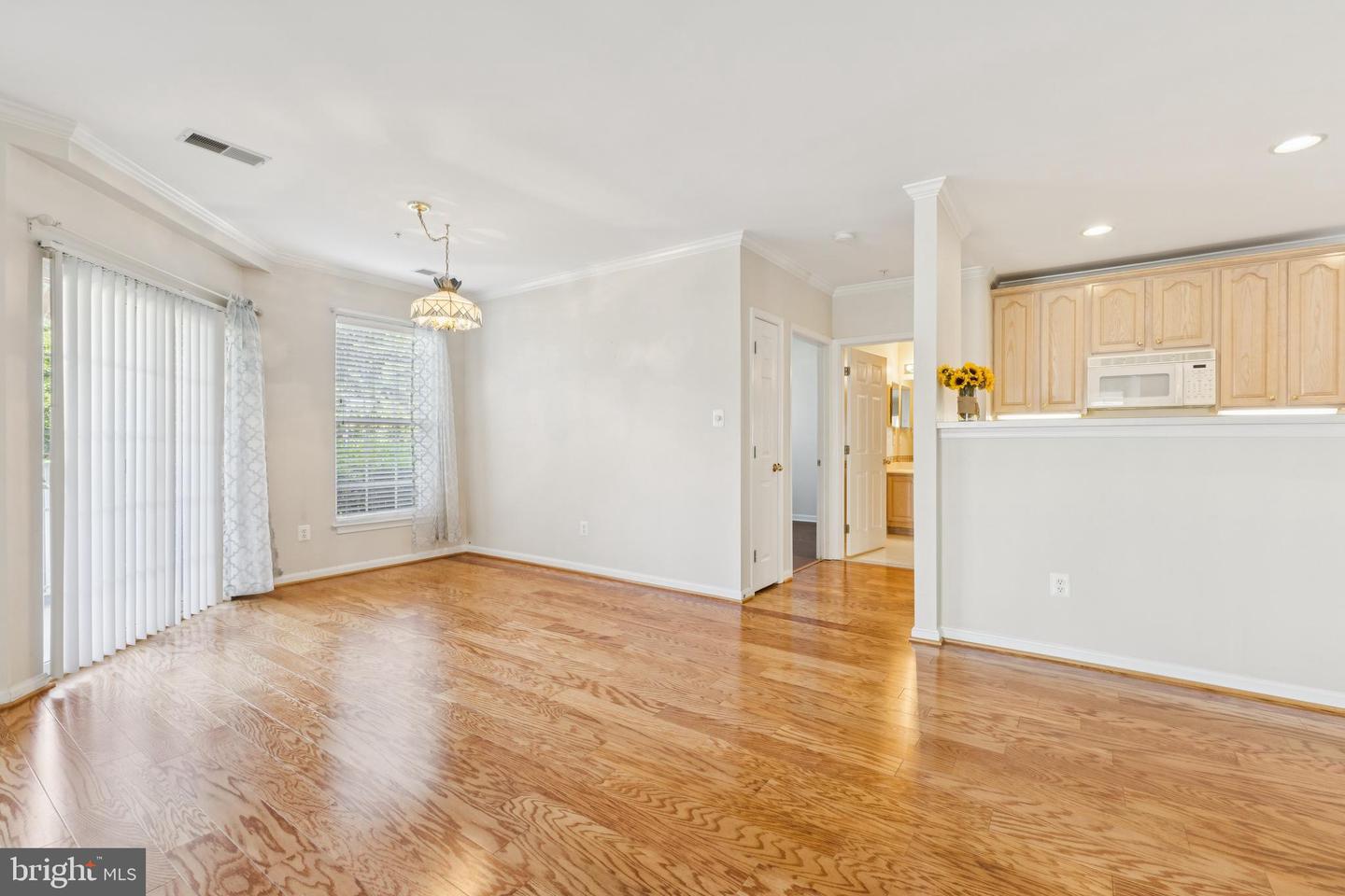 25272 RIFFLEFORD SQ #104, CHANTILLY, Virginia 20152, 2 Bedrooms Bedrooms, ,2 BathroomsBathrooms,Residential,For sale,25272 RIFFLEFORD SQ #104,VALO2097742 MLS # VALO2097742