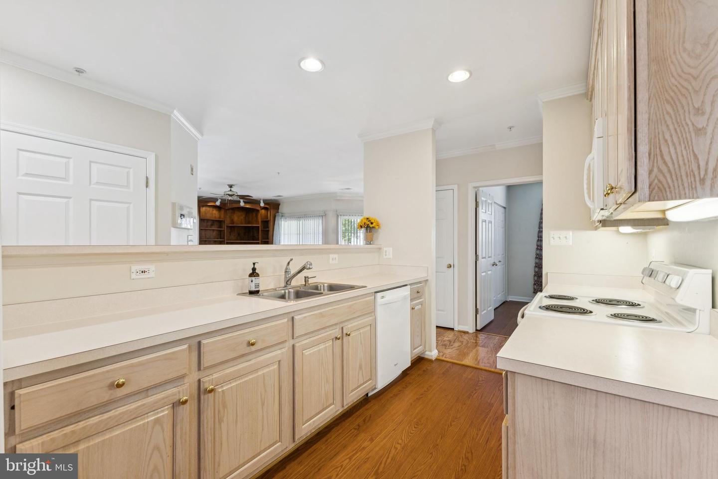 25272 RIFFLEFORD SQ #104, CHANTILLY, Virginia 20152, 2 Bedrooms Bedrooms, ,2 BathroomsBathrooms,Residential,For sale,25272 RIFFLEFORD SQ #104,VALO2097742 MLS # VALO2097742