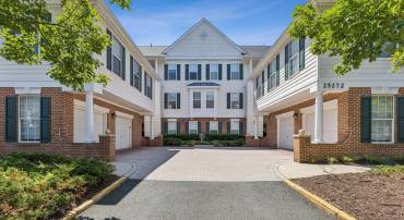 25272 RIFFLEFORD SQ #104, CHANTILLY, Virginia 20152, 2 Bedrooms Bedrooms, ,2 BathroomsBathrooms,Residential,For sale,25272 RIFFLEFORD SQ #104,VALO2097742 MLS # VALO2097742