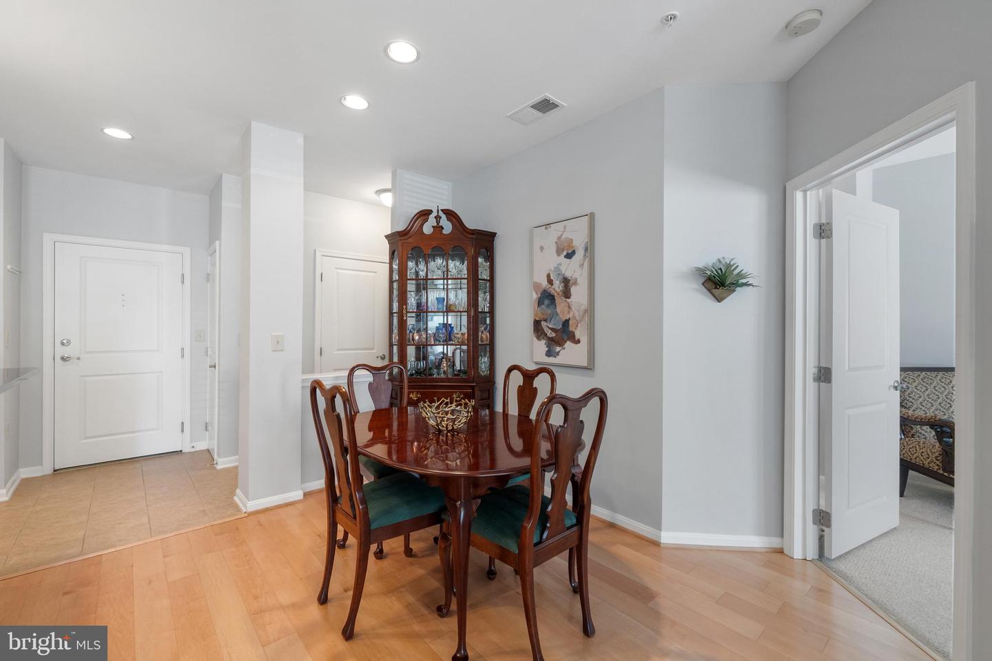 2665 PROSPERITY AVE #109, FAIRFAX, Virginia 22031, 2 Bedrooms Bedrooms, ,2 BathroomsBathrooms,Residential,For sale,2665 PROSPERITY AVE #109,VAFX2243428 MLS # VAFX2243428