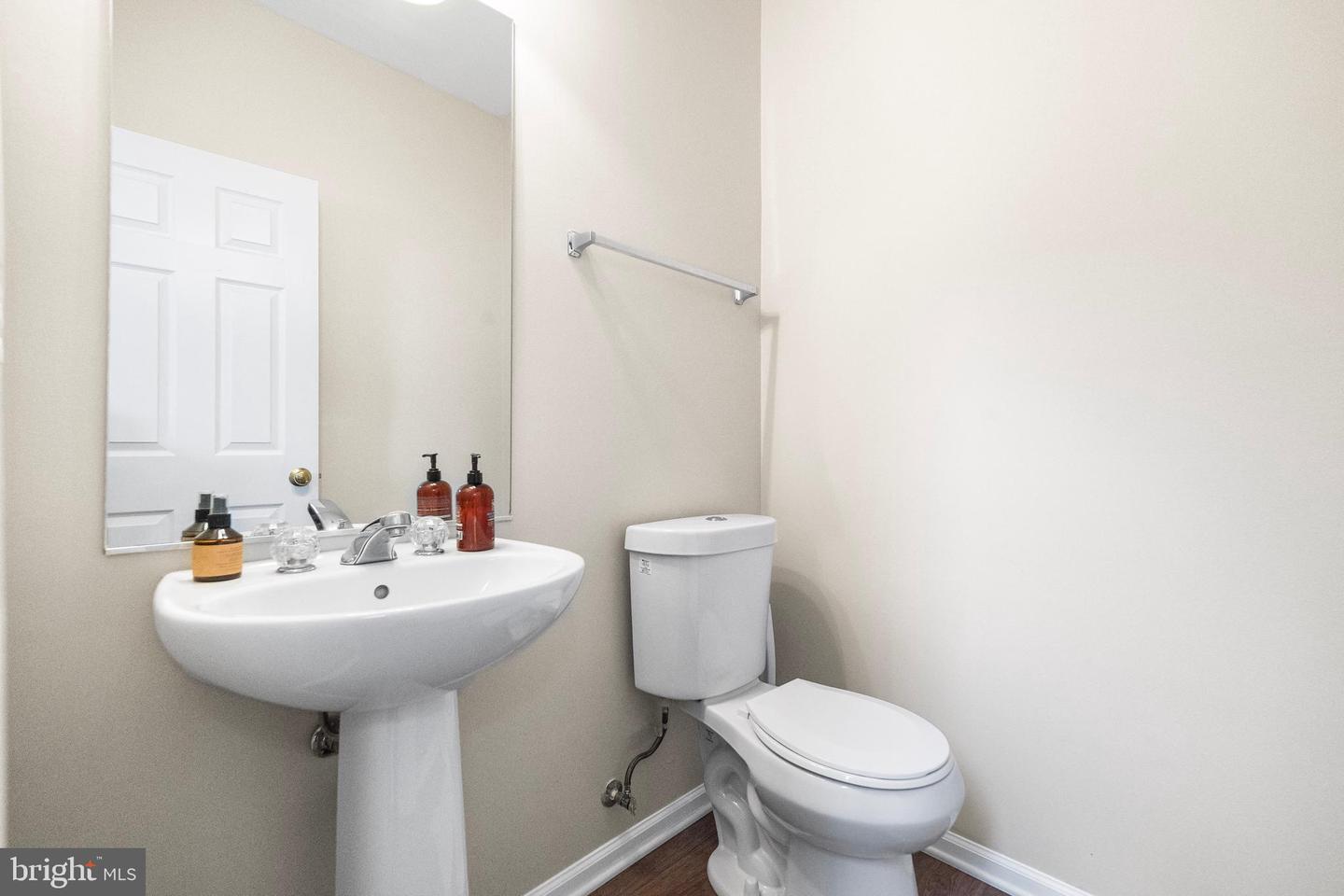 43825 HICKORY CORNER TER #104, ASHBURN, Virginia 20147, 2 Bedrooms Bedrooms, ,2 BathroomsBathrooms,Residential,For sale,43825 HICKORY CORNER TER #104,VALO2098032 MLS # VALO2098032