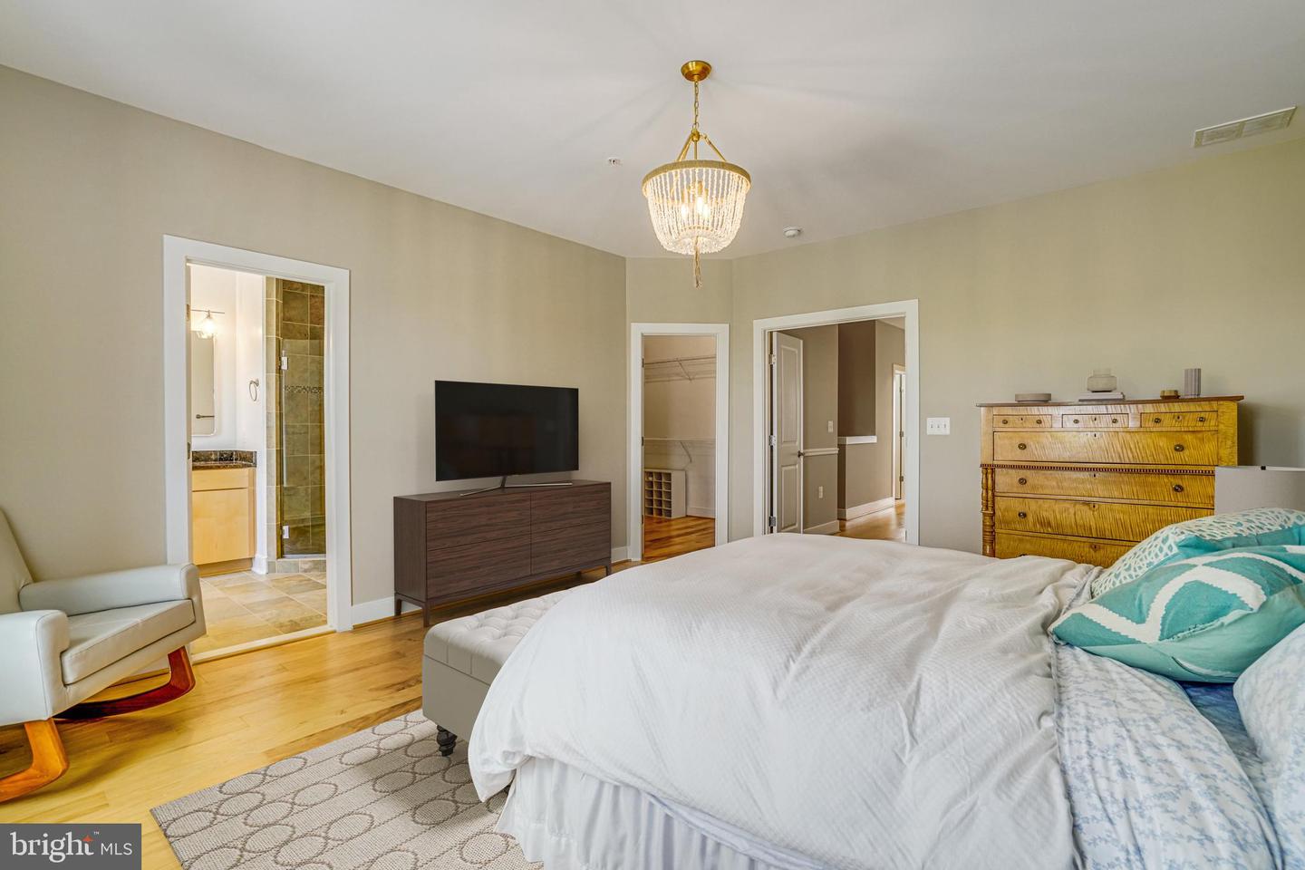 2110 POTOMAC AVE #102, ALEXANDRIA, Virginia 22301, 3 Bedrooms Bedrooms, ,2 BathroomsBathrooms,Residential,For sale,2110 POTOMAC AVE #102,VAAX2045784 MLS # VAAX2045784