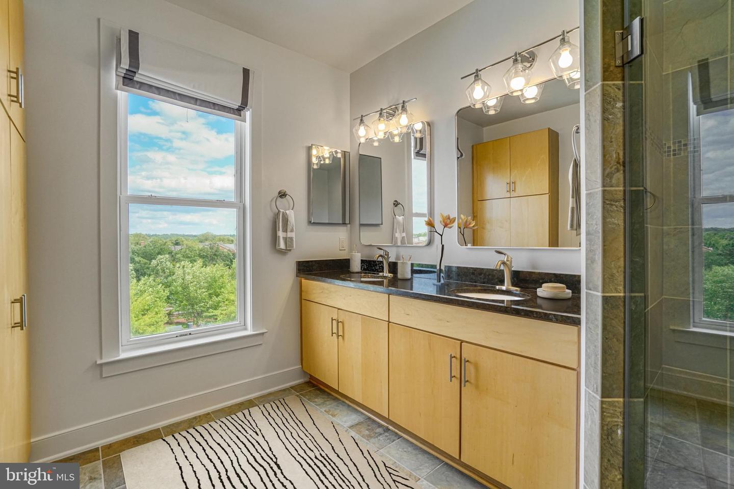 2110 POTOMAC AVE #102, ALEXANDRIA, Virginia 22301, 3 Bedrooms Bedrooms, ,2 BathroomsBathrooms,Residential,For sale,2110 POTOMAC AVE #102,VAAX2045784 MLS # VAAX2045784