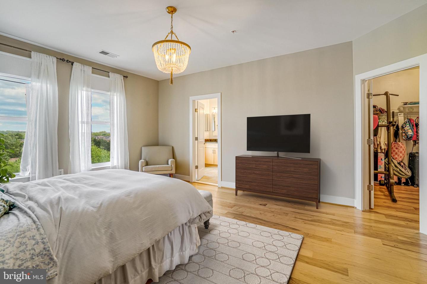 2110 POTOMAC AVE #102, ALEXANDRIA, Virginia 22301, 3 Bedrooms Bedrooms, ,2 BathroomsBathrooms,Residential,For sale,2110 POTOMAC AVE #102,VAAX2045784 MLS # VAAX2045784