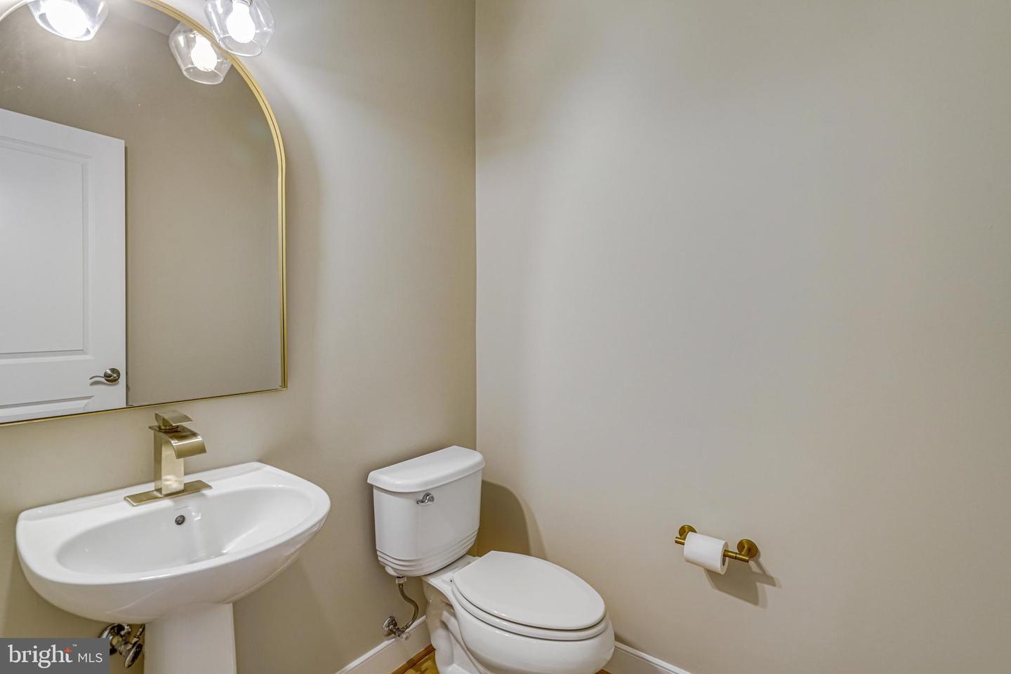 2110 POTOMAC AVE #102, ALEXANDRIA, Virginia 22301, 3 Bedrooms Bedrooms, ,2 BathroomsBathrooms,Residential,For sale,2110 POTOMAC AVE #102,VAAX2045784 MLS # VAAX2045784