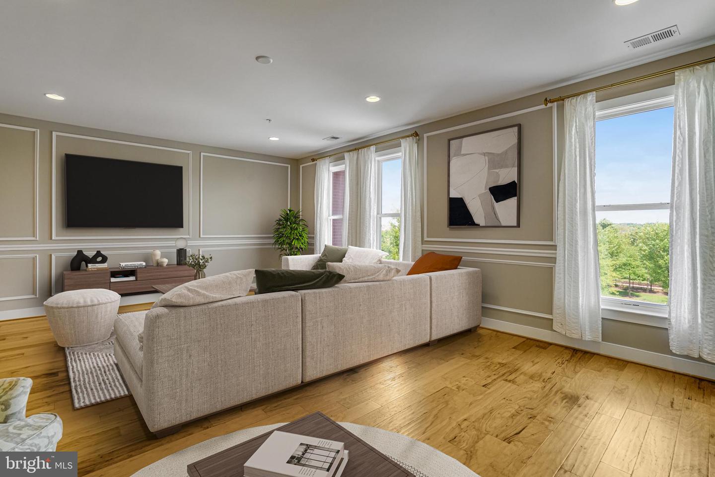 2110 POTOMAC AVE #102, ALEXANDRIA, Virginia 22301, 3 Bedrooms Bedrooms, ,2 BathroomsBathrooms,Residential,For sale,2110 POTOMAC AVE #102,VAAX2045784 MLS # VAAX2045784