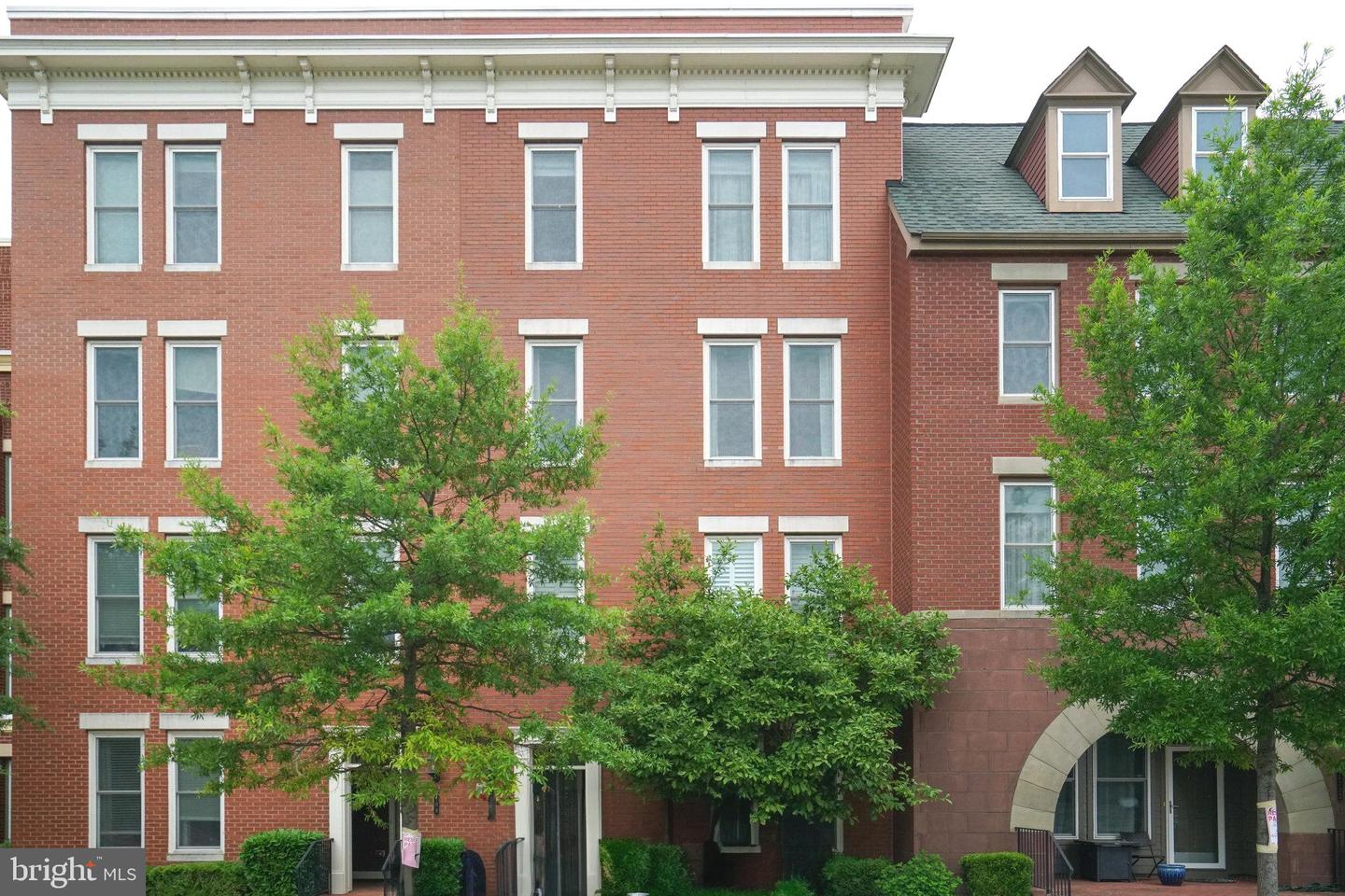 2110 POTOMAC AVE #102, ALEXANDRIA, Virginia 22301, 3 Bedrooms Bedrooms, ,2 BathroomsBathrooms,Residential,For sale,2110 POTOMAC AVE #102,VAAX2045784 MLS # VAAX2045784