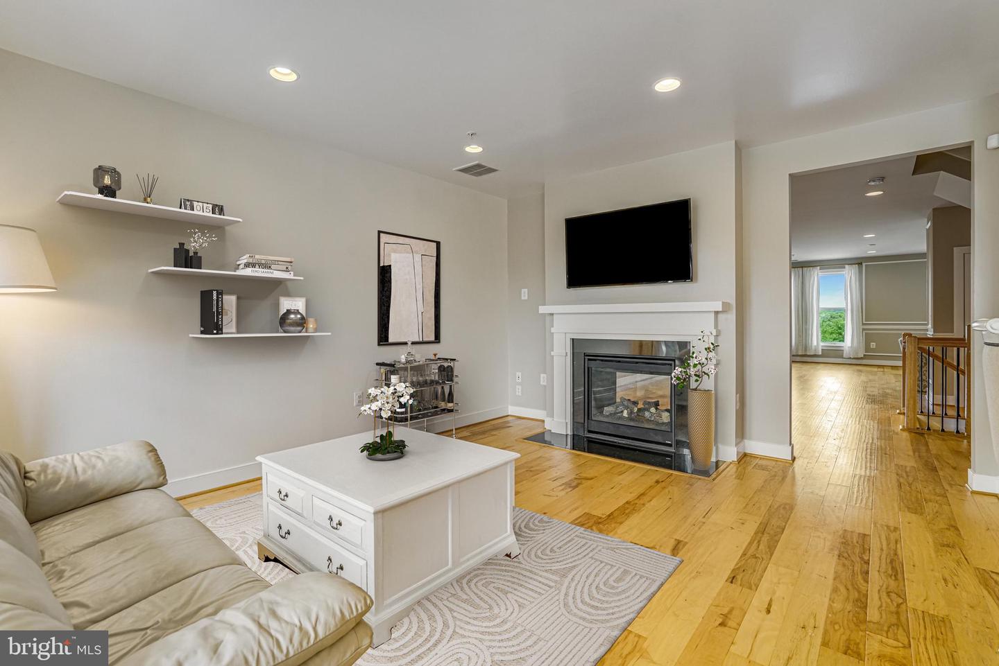 2110 POTOMAC AVE #102, ALEXANDRIA, Virginia 22301, 3 Bedrooms Bedrooms, ,2 BathroomsBathrooms,Residential,For sale,2110 POTOMAC AVE #102,VAAX2045784 MLS # VAAX2045784