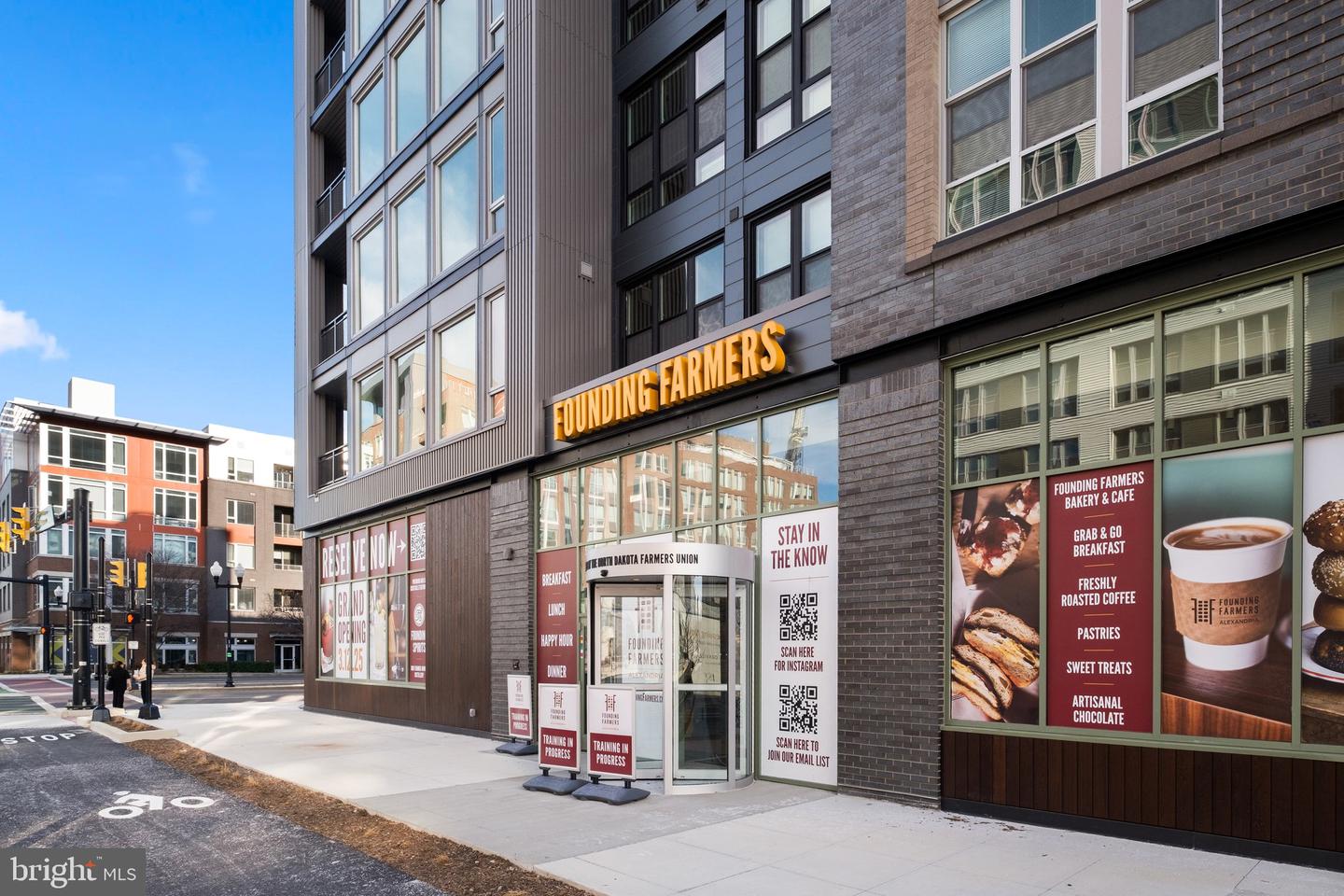 2110 POTOMAC AVE #102, ALEXANDRIA, Virginia 22301, 3 Bedrooms Bedrooms, ,2 BathroomsBathrooms,Residential,For sale,2110 POTOMAC AVE #102,VAAX2045784 MLS # VAAX2045784
