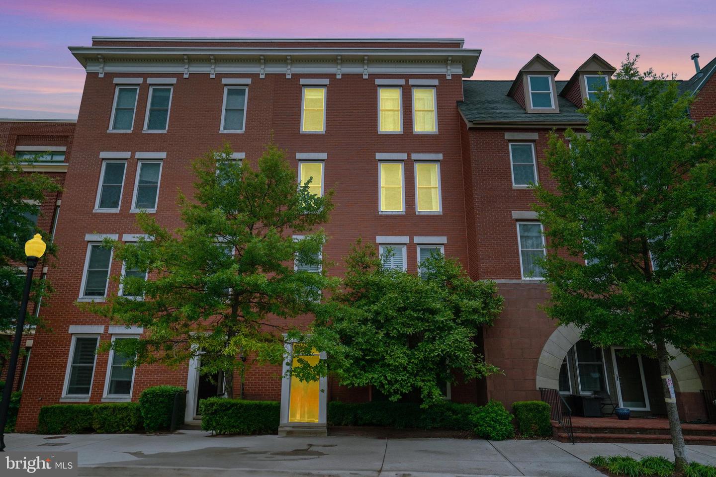 2110 POTOMAC AVE #102, ALEXANDRIA, Virginia 22301, 3 Bedrooms Bedrooms, ,2 BathroomsBathrooms,Residential,For sale,2110 POTOMAC AVE #102,VAAX2045784 MLS # VAAX2045784
