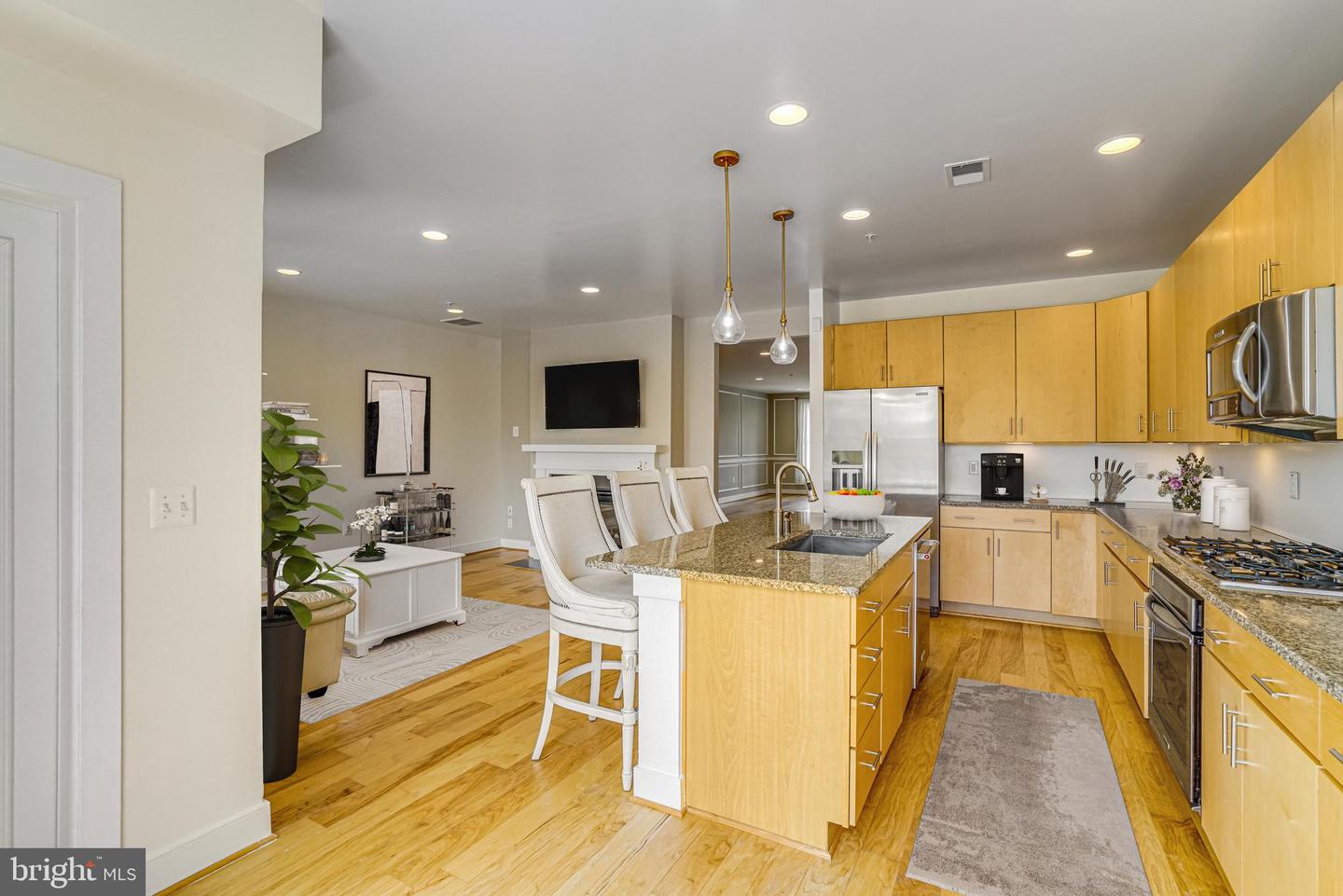 2110 POTOMAC AVE #102, ALEXANDRIA, Virginia 22301, 3 Bedrooms Bedrooms, ,2 BathroomsBathrooms,Residential,For sale,2110 POTOMAC AVE #102,VAAX2045784 MLS # VAAX2045784