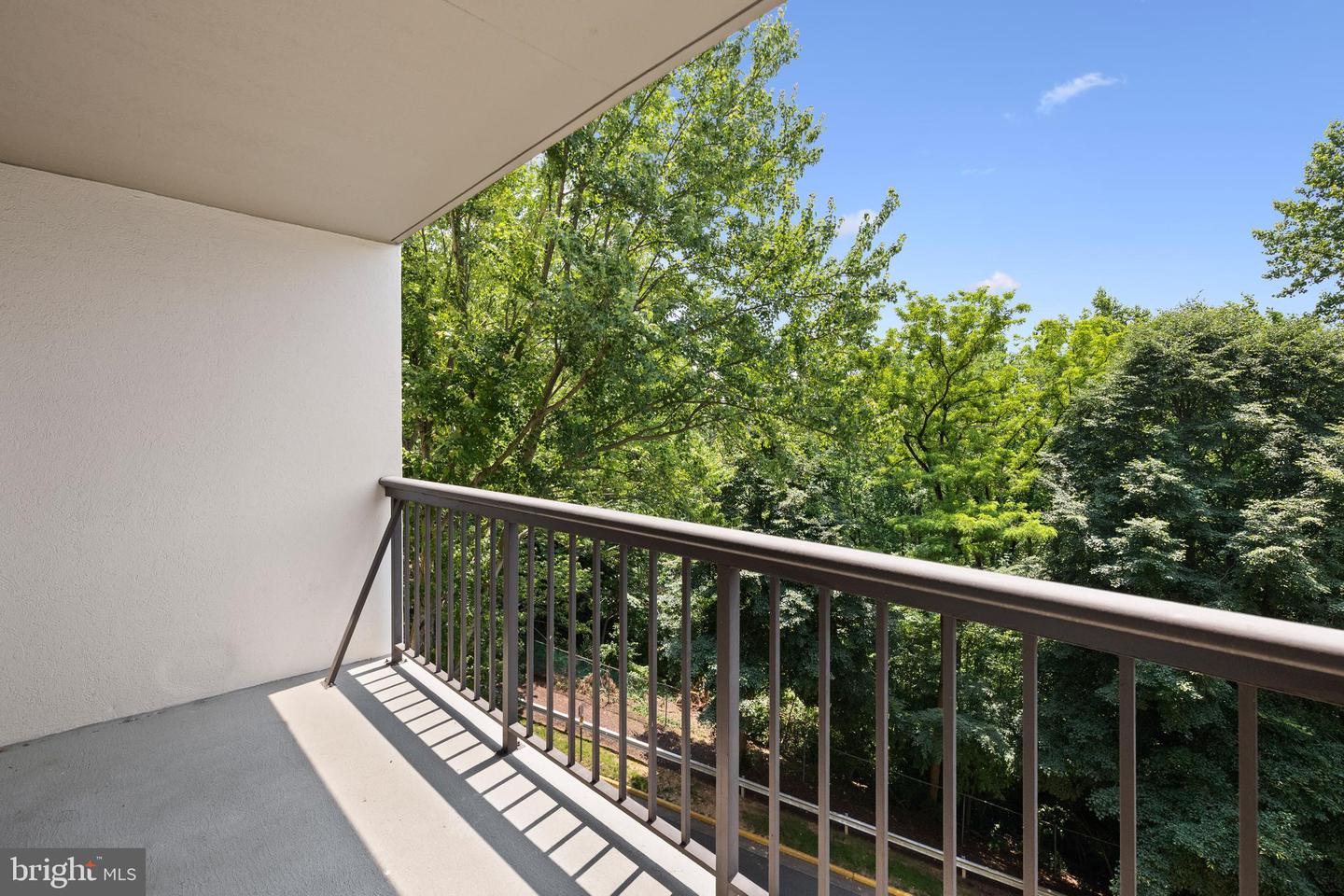 3800 POWELL LN #629, FALLS CHURCH, Virginia 22041, 1 Bedroom Bedrooms, ,1 BathroomBathrooms,Residential,For sale,3800 POWELL LN #629,VAFX2243666 MLS # VAFX2243666