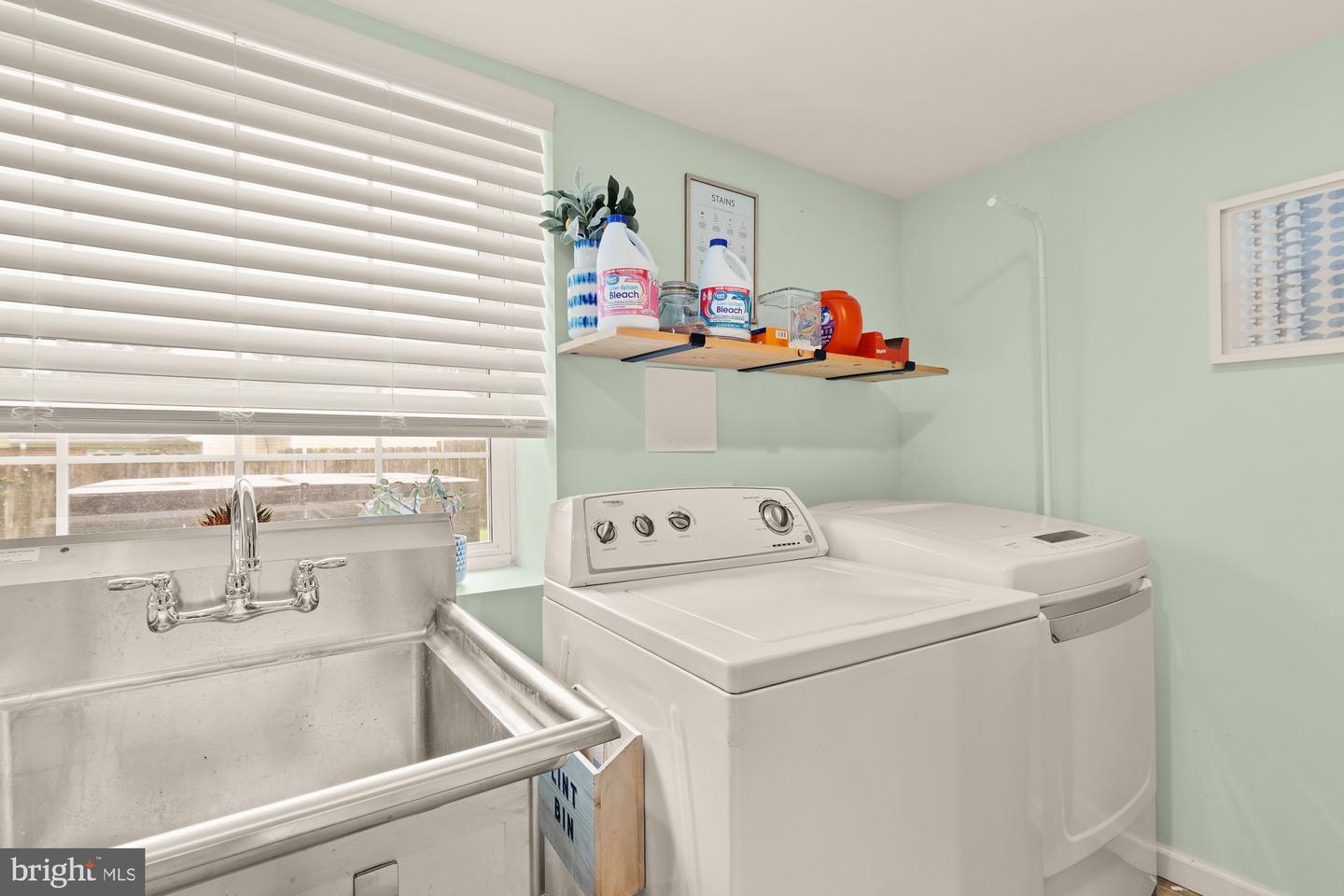 6109 HOUSTON CT, ALEXANDRIA, Virginia 22310, 5 Bedrooms Bedrooms, ,3 BathroomsBathrooms,Residential,For sale,6109 HOUSTON CT,VAFX2243712 MLS # VAFX2243712