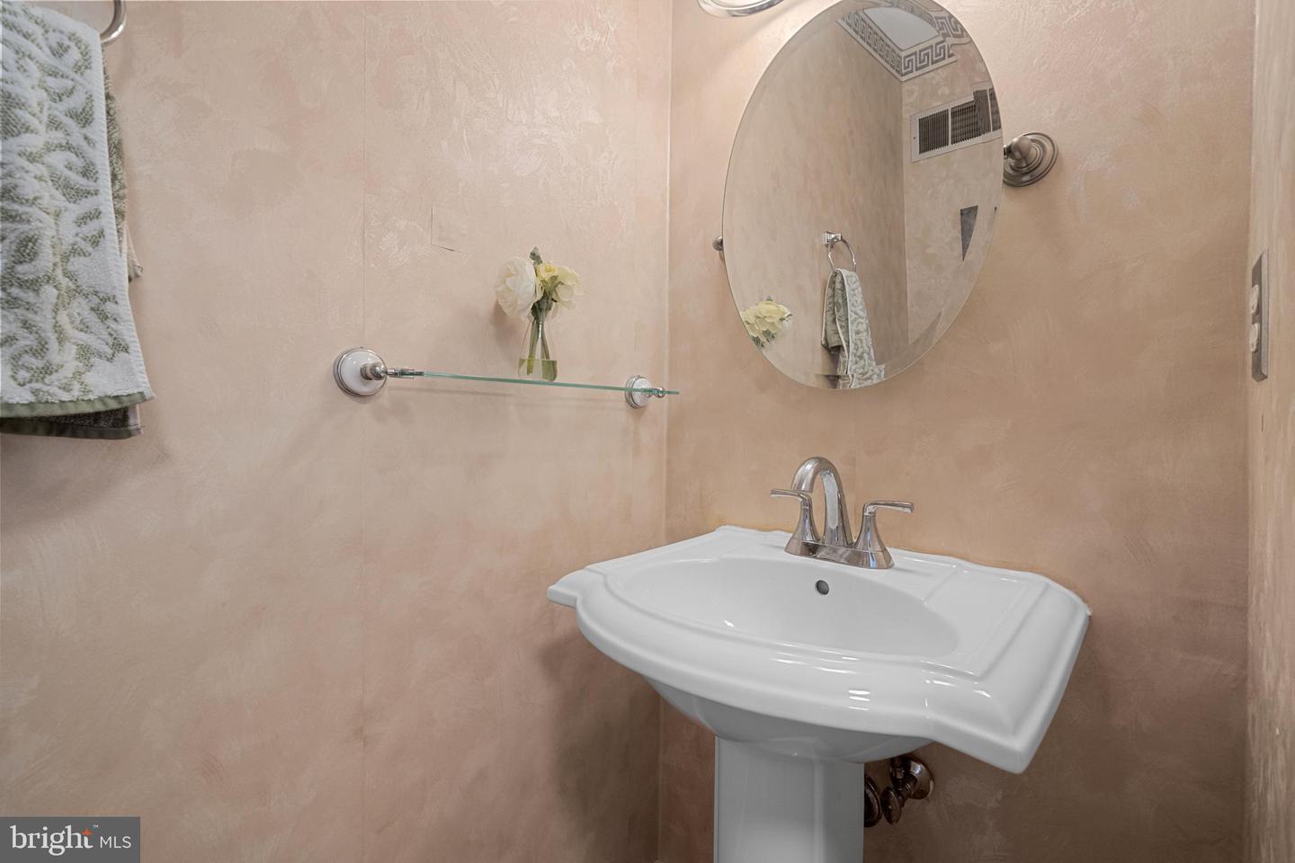 2434 WINDBREAK DR, ALEXANDRIA, Virginia 22306, 3 Bedrooms Bedrooms, ,2 BathroomsBathrooms,Residential,For sale,2434 WINDBREAK DR,VAFX2243724 MLS # VAFX2243724