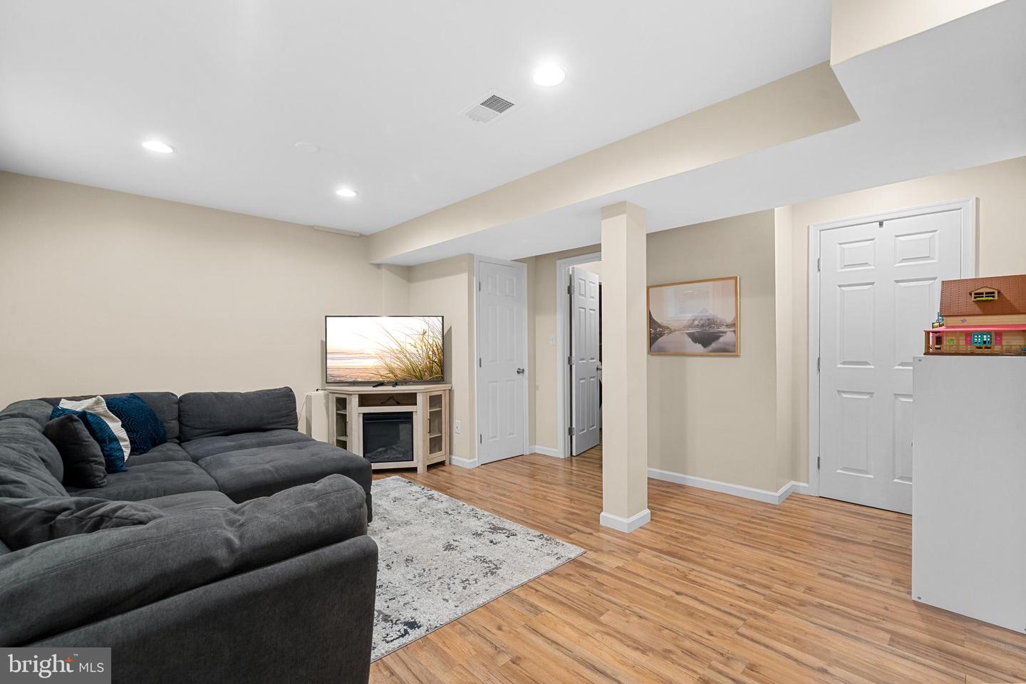 2434 WINDBREAK DR, ALEXANDRIA, Virginia 22306, 3 Bedrooms Bedrooms, ,2 BathroomsBathrooms,Residential,For sale,2434 WINDBREAK DR,VAFX2243724 MLS # VAFX2243724