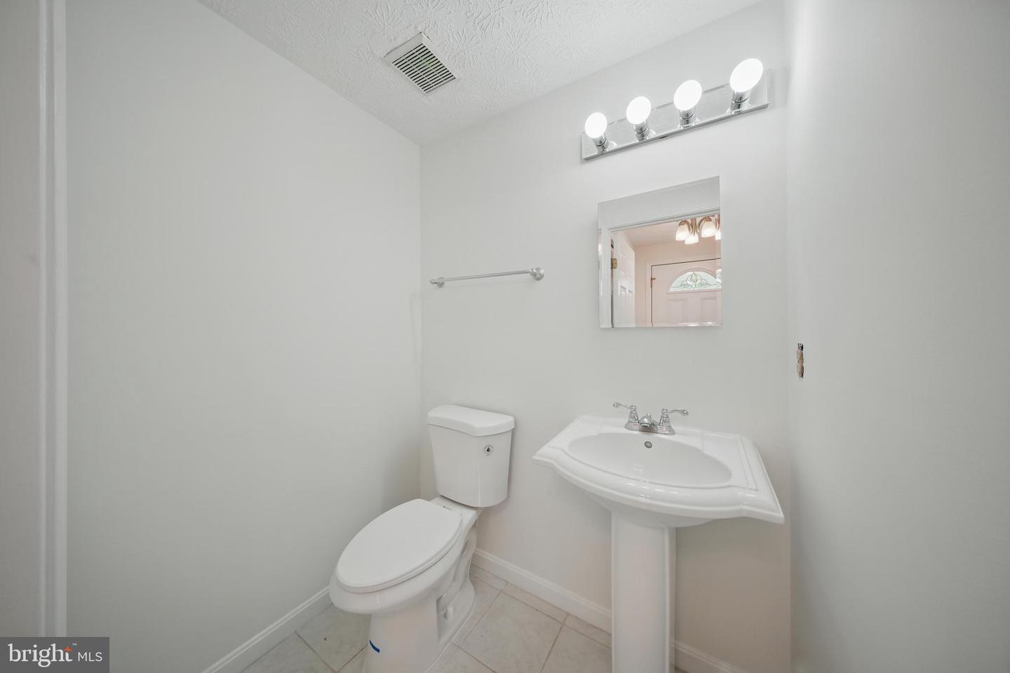 10401 GRAYSTONE CT, OAKTON, Virginia 22124, 3 Bedrooms Bedrooms, ,2 BathroomsBathrooms,Residential,For sale,10401 GRAYSTONE CT,VAFX2243726 MLS # VAFX2243726
