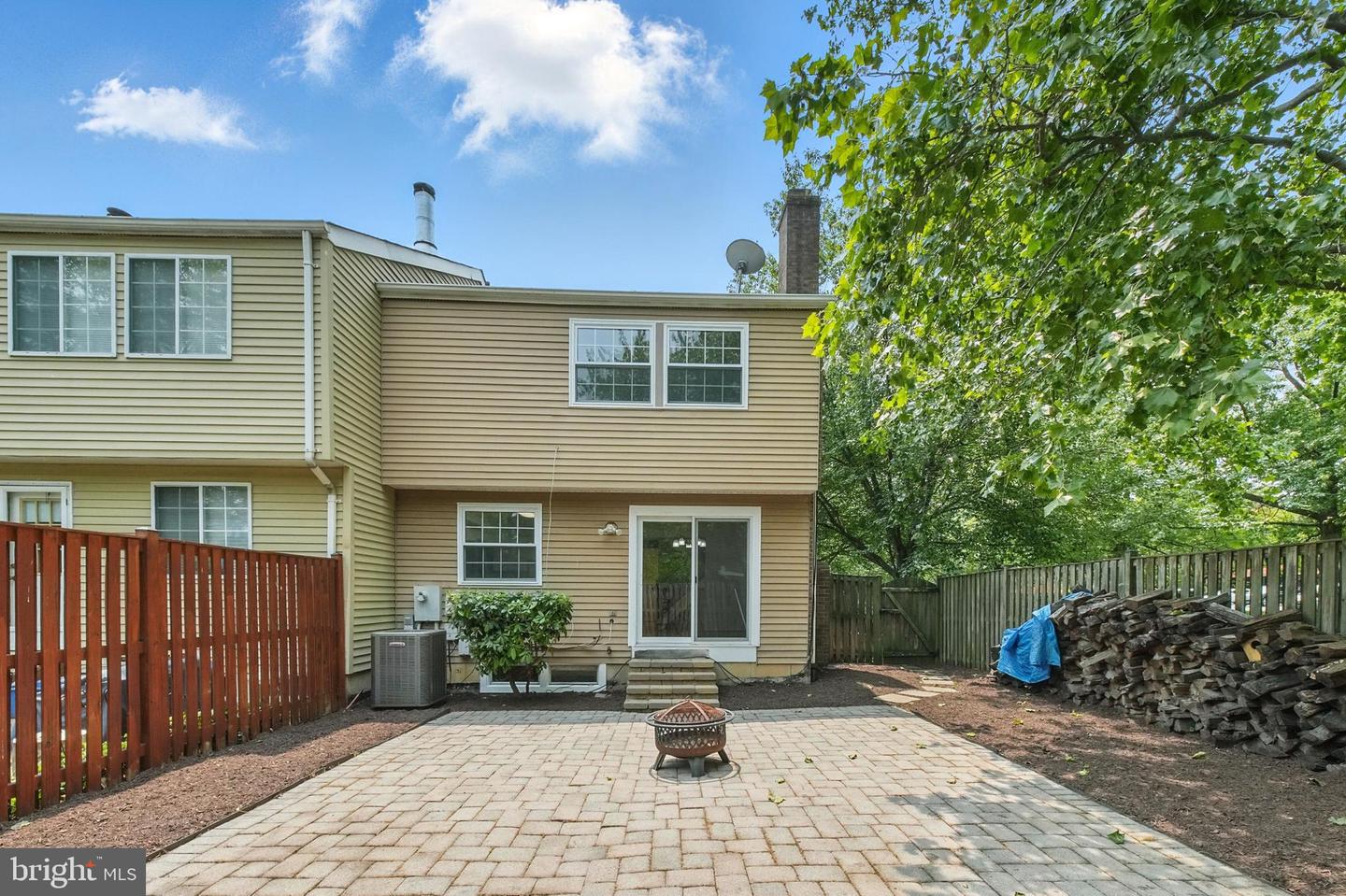 10401 GRAYSTONE CT, OAKTON, Virginia 22124, 3 Bedrooms Bedrooms, ,2 BathroomsBathrooms,Residential,For sale,10401 GRAYSTONE CT,VAFX2243726 MLS # VAFX2243726