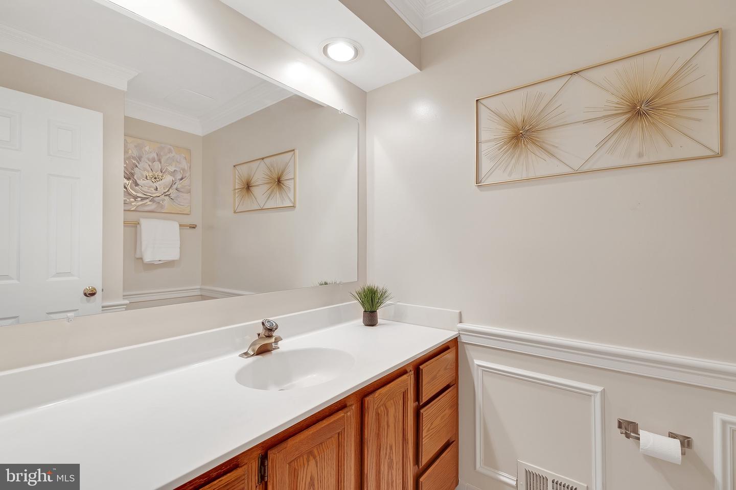 8414 LAKE CREST TER, FAIRFAX STATION, Virginia 22039, 5 Bedrooms Bedrooms, ,4 BathroomsBathrooms,Residential,For sale,8414 LAKE CREST TER,VAFX2218342 MLS # VAFX2218342