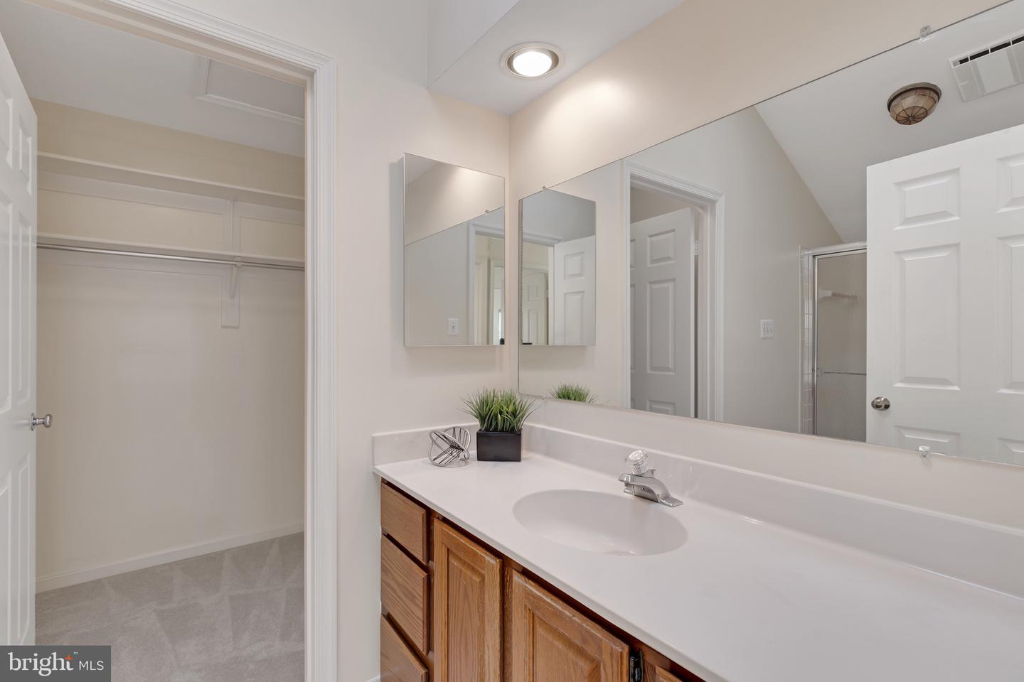 8414 LAKE CREST TER, FAIRFAX STATION, Virginia 22039, 5 Bedrooms Bedrooms, ,4 BathroomsBathrooms,Residential,For sale,8414 LAKE CREST TER,VAFX2218342 MLS # VAFX2218342