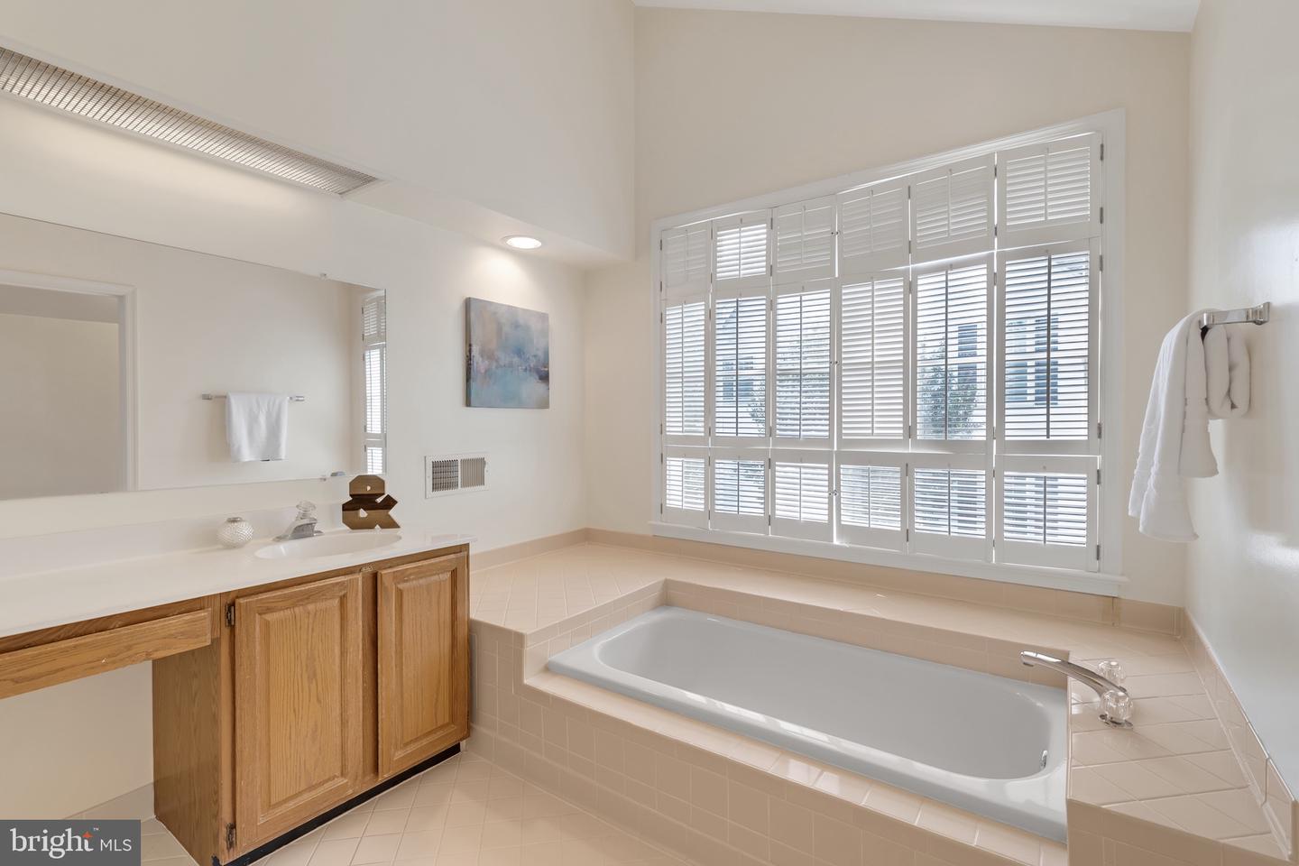 8414 LAKE CREST TER, FAIRFAX STATION, Virginia 22039, 5 Bedrooms Bedrooms, ,4 BathroomsBathrooms,Residential,For sale,8414 LAKE CREST TER,VAFX2218342 MLS # VAFX2218342