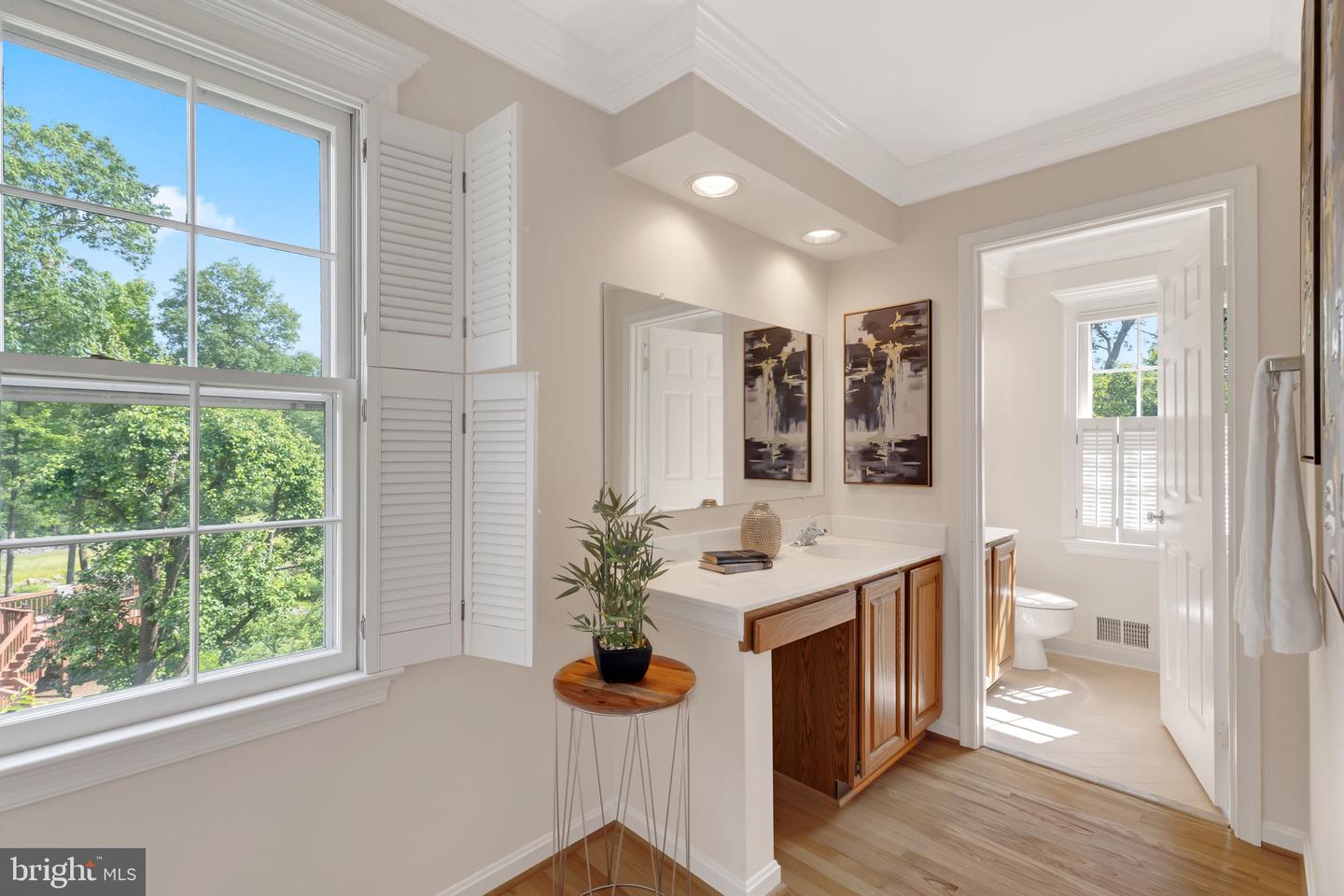 8414 LAKE CREST TER, FAIRFAX STATION, Virginia 22039, 5 Bedrooms Bedrooms, ,4 BathroomsBathrooms,Residential,For sale,8414 LAKE CREST TER,VAFX2218342 MLS # VAFX2218342