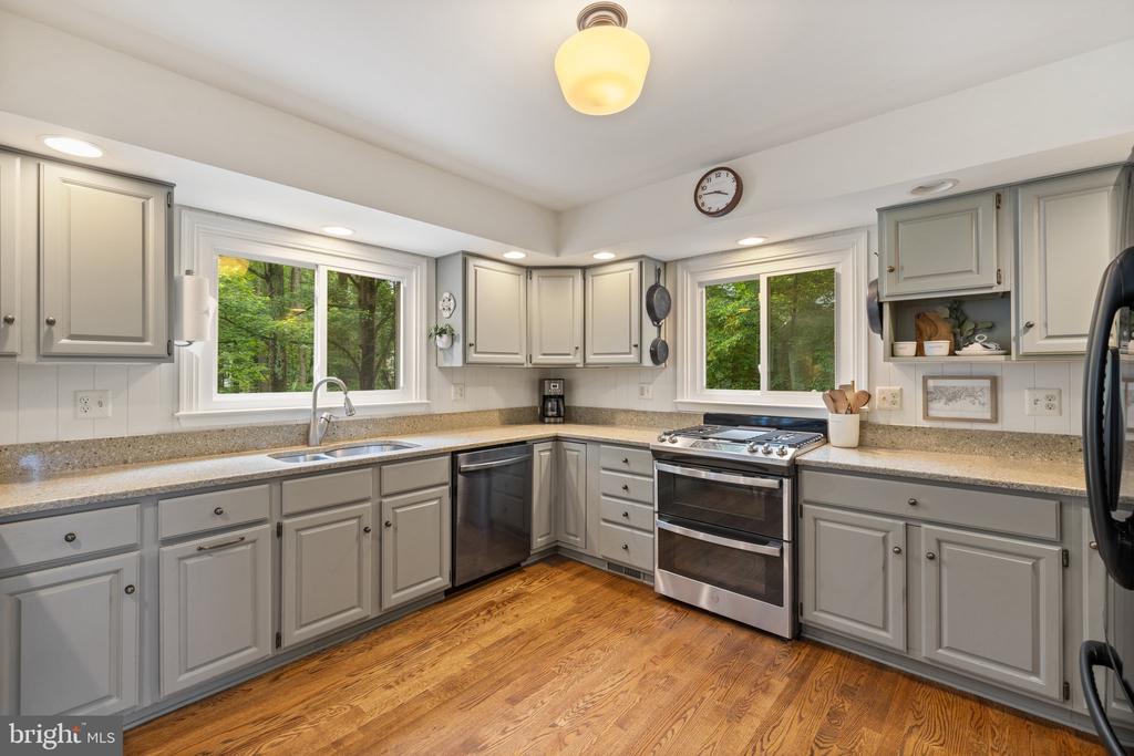 5747 WILSHIRE DR, WARRENTON, Virginia, 4 Bedrooms Bedrooms, ,4 BathroomsBathrooms,Residential,5747 WILSHIRE DR,VAFQ2016912 MLS # VAFQ2016912