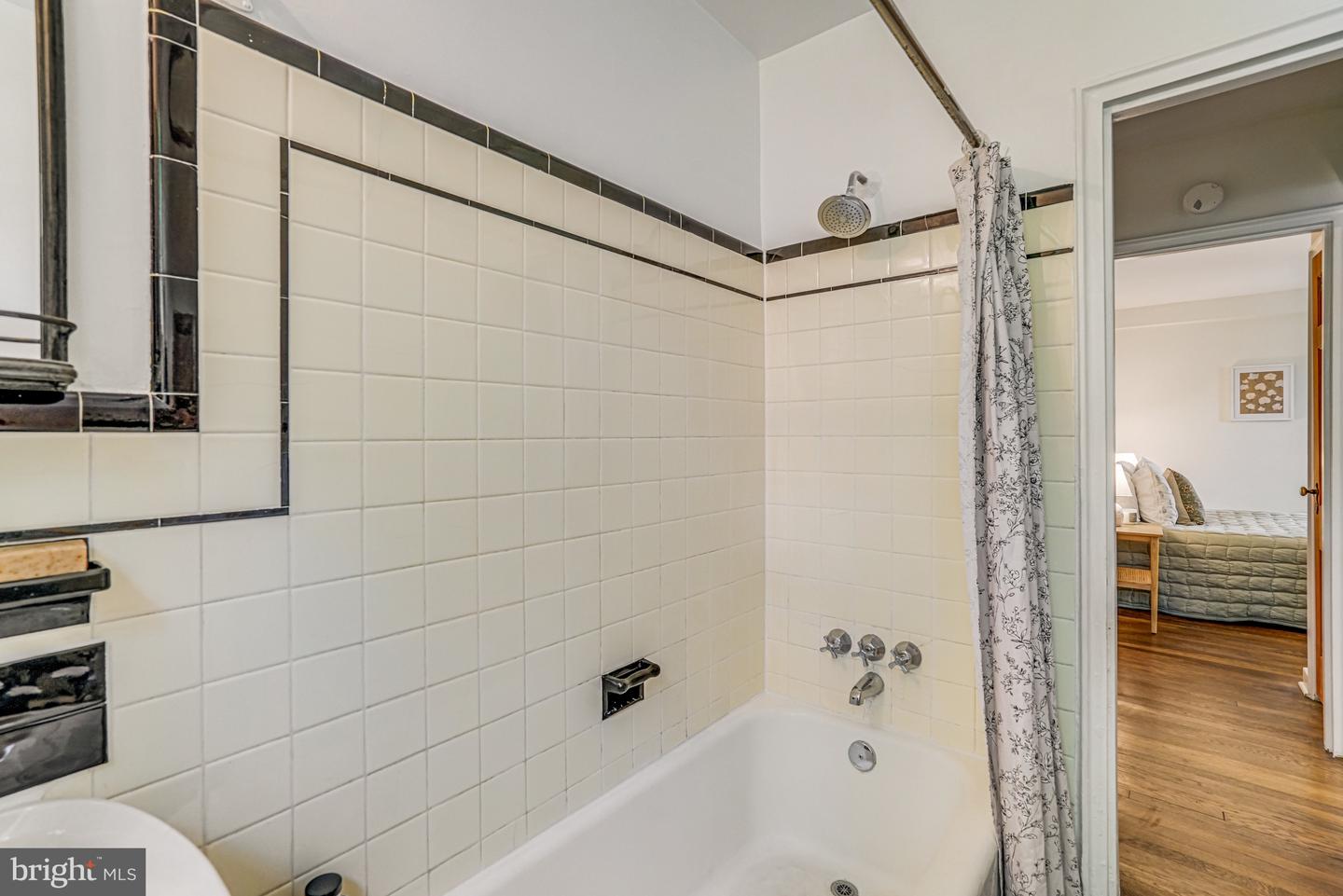 2 AUBURN CT #A, ALEXANDRIA, Virginia 22305, 2 Bedrooms Bedrooms, ,1 BathroomBathrooms,Residential,For sale,2 AUBURN CT #A,VAAX2042796 MLS # VAAX2042796