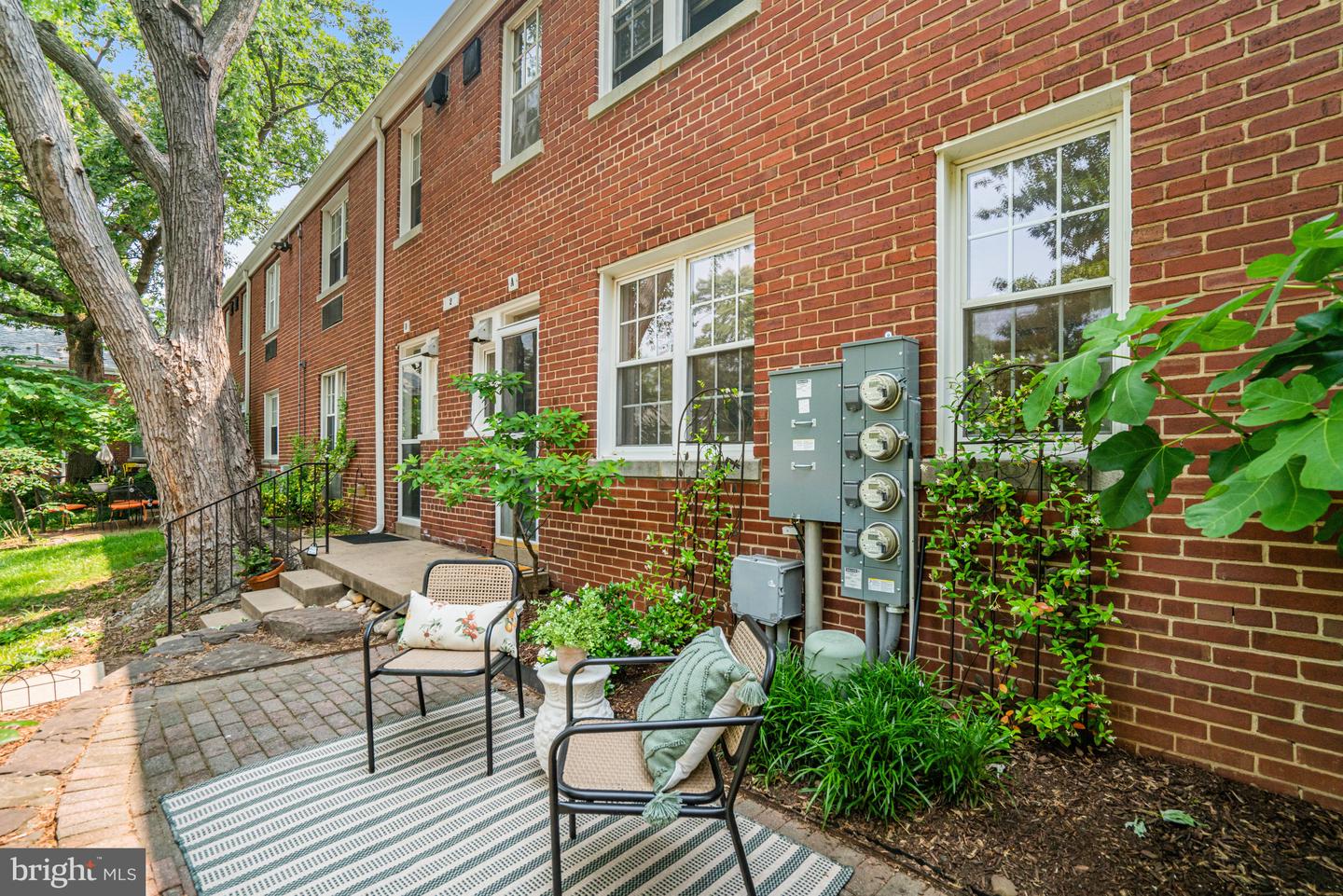 2 AUBURN CT #A, ALEXANDRIA, Virginia 22305, 2 Bedrooms Bedrooms, ,1 BathroomBathrooms,Residential,For sale,2 AUBURN CT #A,VAAX2042796 MLS # VAAX2042796
